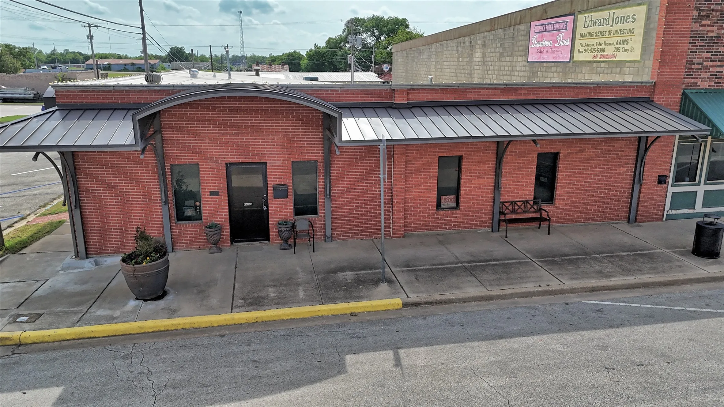 Office For Sale in Montague County , 201 Clay Street, Nocona, Texas 76255, 0, 0, Garage spaces, 0 Sqft, built in 1992, Preowned, mls#21259560, Real Estate Agent in Nocona, Homes For Sale in Montague county, Homes For Sale in Nocona, Realtor in Nocona Texas, Real Estate Brokerage Independent Realty Texas, Luminita Cordes Realtor