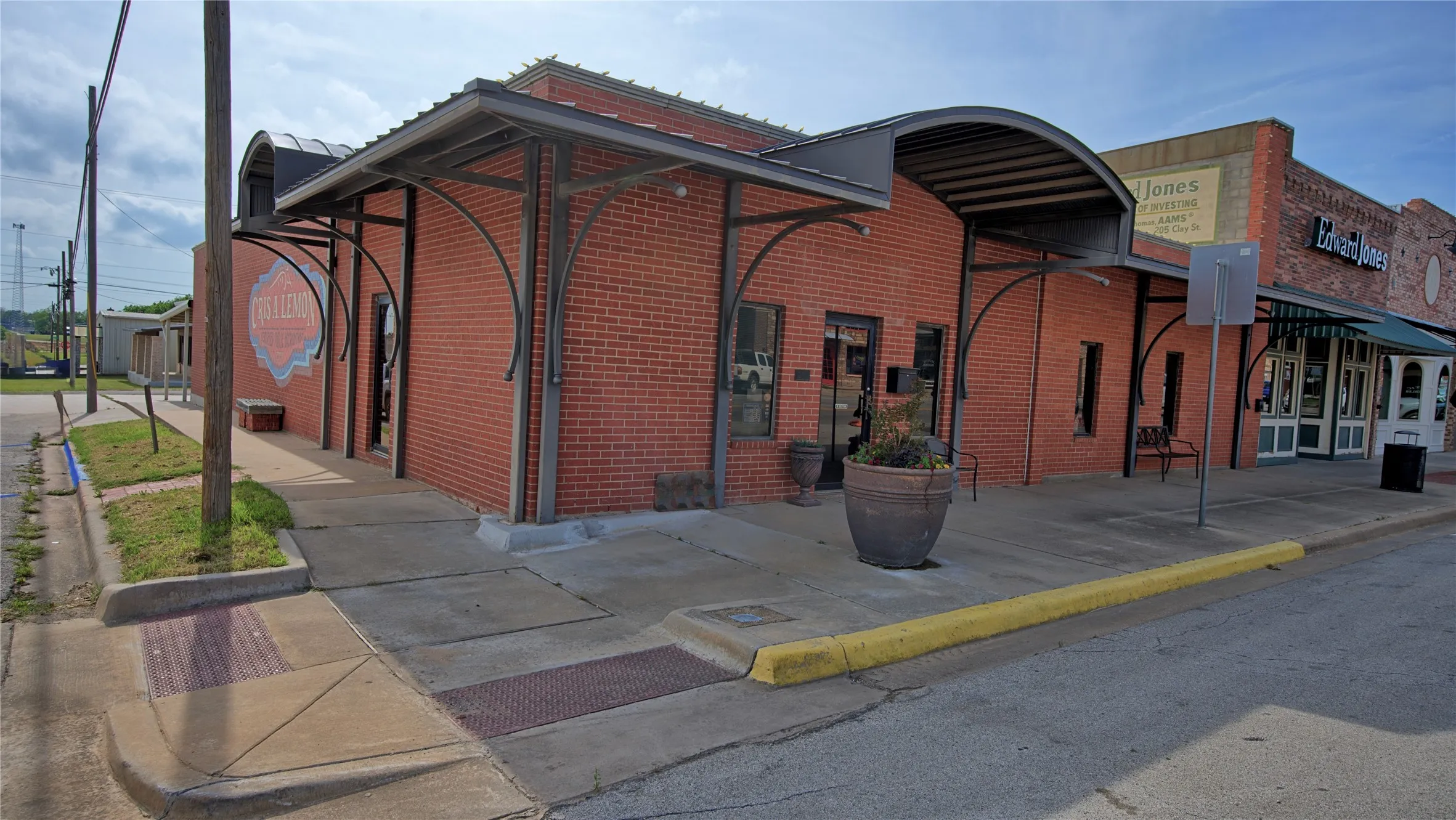 Office For Sale in Montague County , 201 Clay Street, Nocona, Texas 76255, 0, 0, Garage spaces, 0 Sqft, built in 1992, Preowned, mls#21259560, Real Estate Agent in Nocona, Homes For Sale in Montague county, Homes For Sale in Nocona, Realtor in Nocona Texas, Real Estate Brokerage Independent Realty Texas, Luminita Cordes Realtor