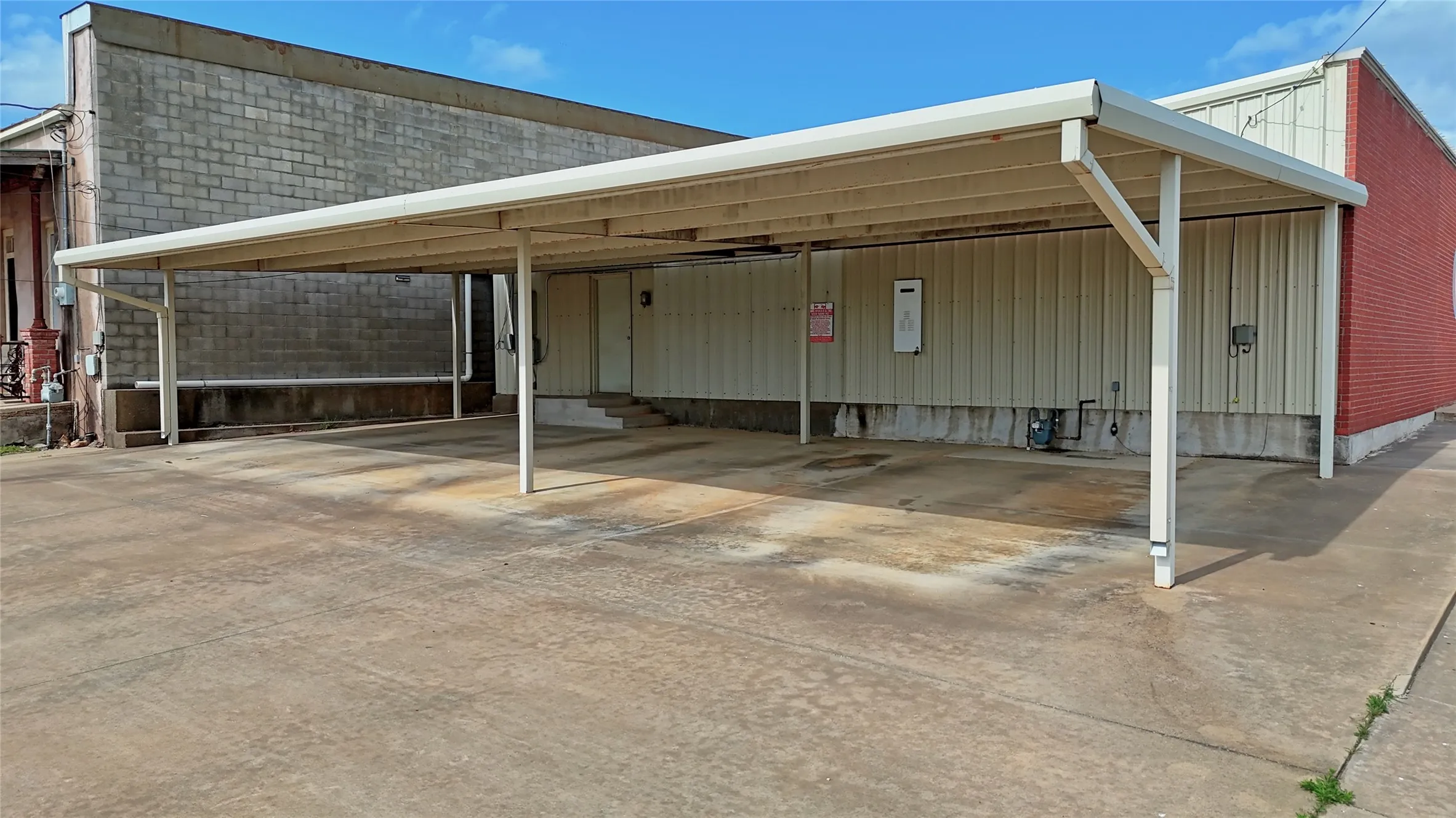 Office For Sale in Montague County , 201 Clay Street, Nocona, Texas 76255, 0, 0, Garage spaces, 0 Sqft, built in 1992, Preowned, mls#21259560, Real Estate Agent in Nocona, Homes For Sale in Montague county, Homes For Sale in Nocona, Realtor in Nocona Texas, Real Estate Brokerage Independent Realty Texas, Luminita Cordes Realtor