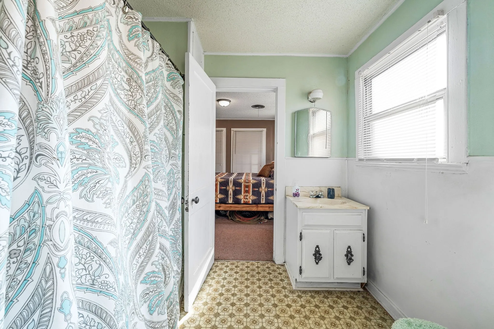 Single Family Residence For Sale in Comanche County , 7450 E Highway 6 2, De Leon, Texas 76444, 4 Bedroom, 3 Bathroom, Garage spaces, 2,098 Sqft, built in 1957, mls#21259056, Real Estate Agent in De Leon, Homes For Sale in Comanche county, Homes For Sale in De Leon, Realtor in De Leon Texas, Real Estate Brokerage Independent Realty Texas, Luminita Cordes Realtor