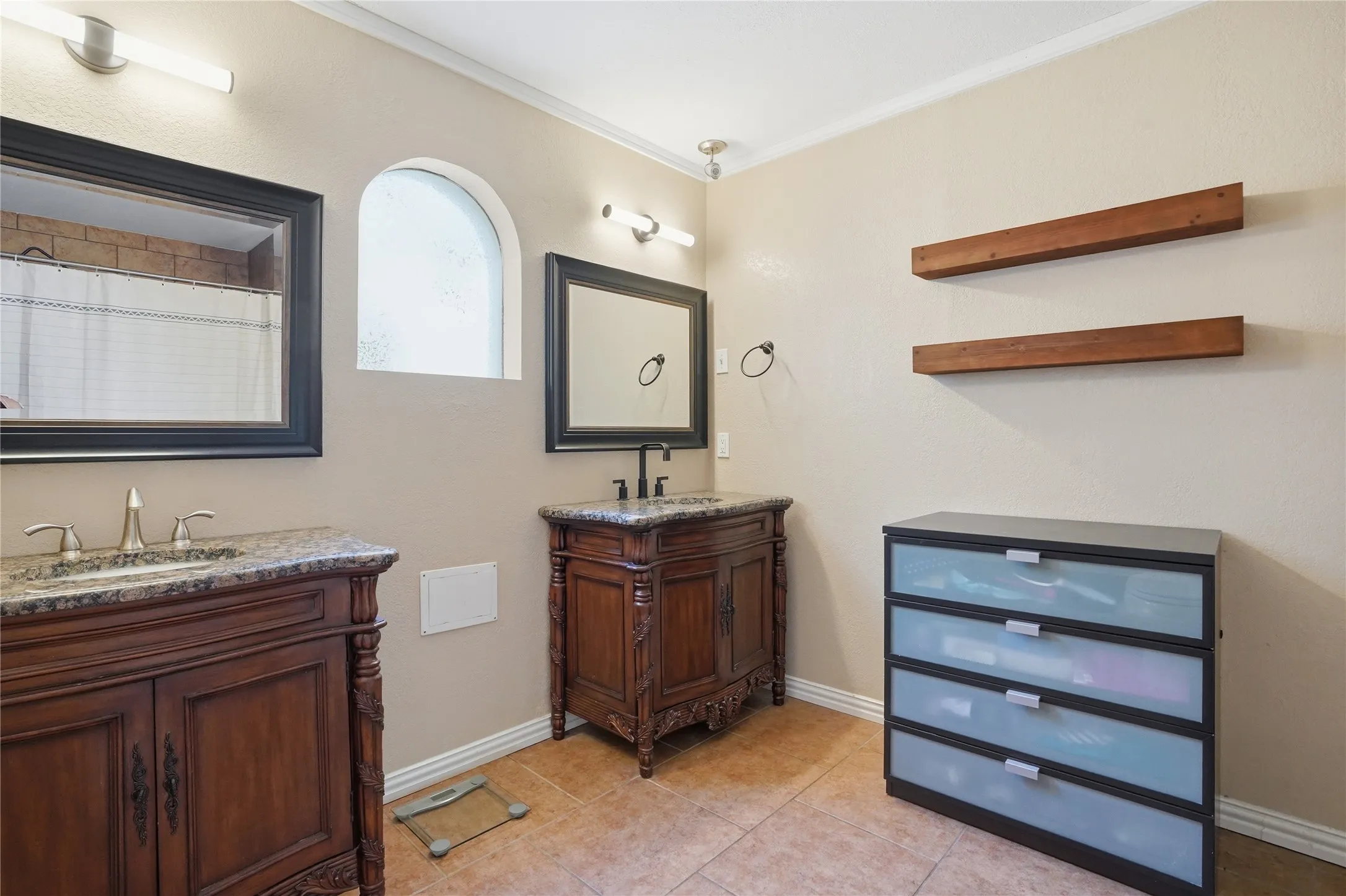 Single Family Residence For Sale in Tarrant County , 7508 Timber Ridge Court, Fort Worth, Texas 76179, 3 Bedroom, 2 Bathroom, 2 Garage spaces, 2,388 Sqft, built in 1974, mls#21259586, Real Estate Agent in Fort Worth, Homes For Sale in Tarrant county, Homes For Sale in Fort Worth, Realtor in Fort Worth Texas, Real Estate Brokerage Independent Realty Texas, Luminita Cordes Realtor