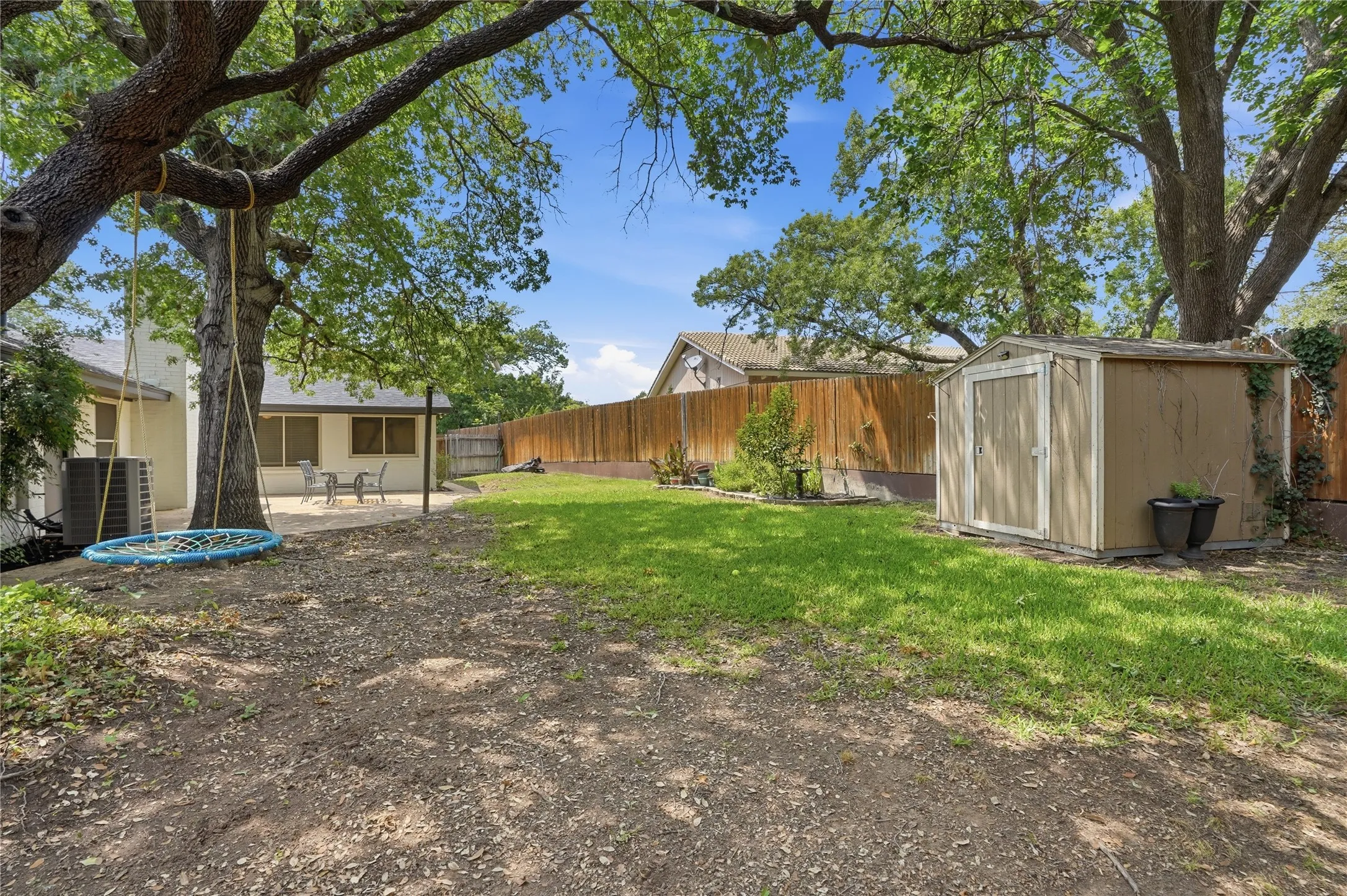Single Family Residence For Sale in Tarrant County , 7508 Timber Ridge Court, Fort Worth, Texas 76179, 3 Bedroom, 2 Bathroom, 2 Garage spaces, 2,388 Sqft, built in 1974, mls#21259586, Real Estate Agent in Fort Worth, Homes For Sale in Tarrant county, Homes For Sale in Fort Worth, Realtor in Fort Worth Texas, Real Estate Brokerage Independent Realty Texas, Luminita Cordes Realtor