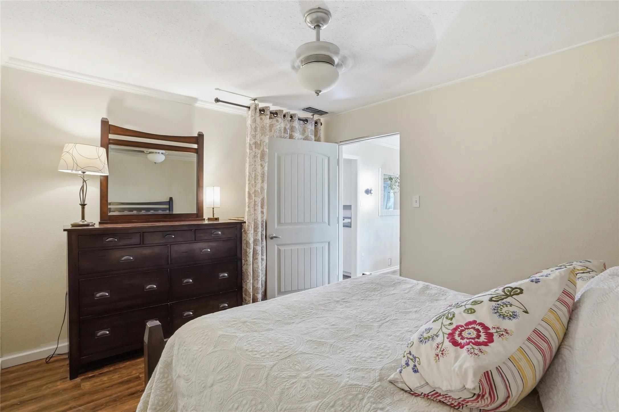 Single Family Residence For Sale in Tarrant County , 7508 Timber Ridge Court, Fort Worth, Texas 76179, 3 Bedroom, 2 Bathroom, 2 Garage spaces, 2,388 Sqft, built in 1974, mls#21259586, Real Estate Agent in Fort Worth, Homes For Sale in Tarrant county, Homes For Sale in Fort Worth, Realtor in Fort Worth Texas, Real Estate Brokerage Independent Realty Texas, Luminita Cordes Realtor