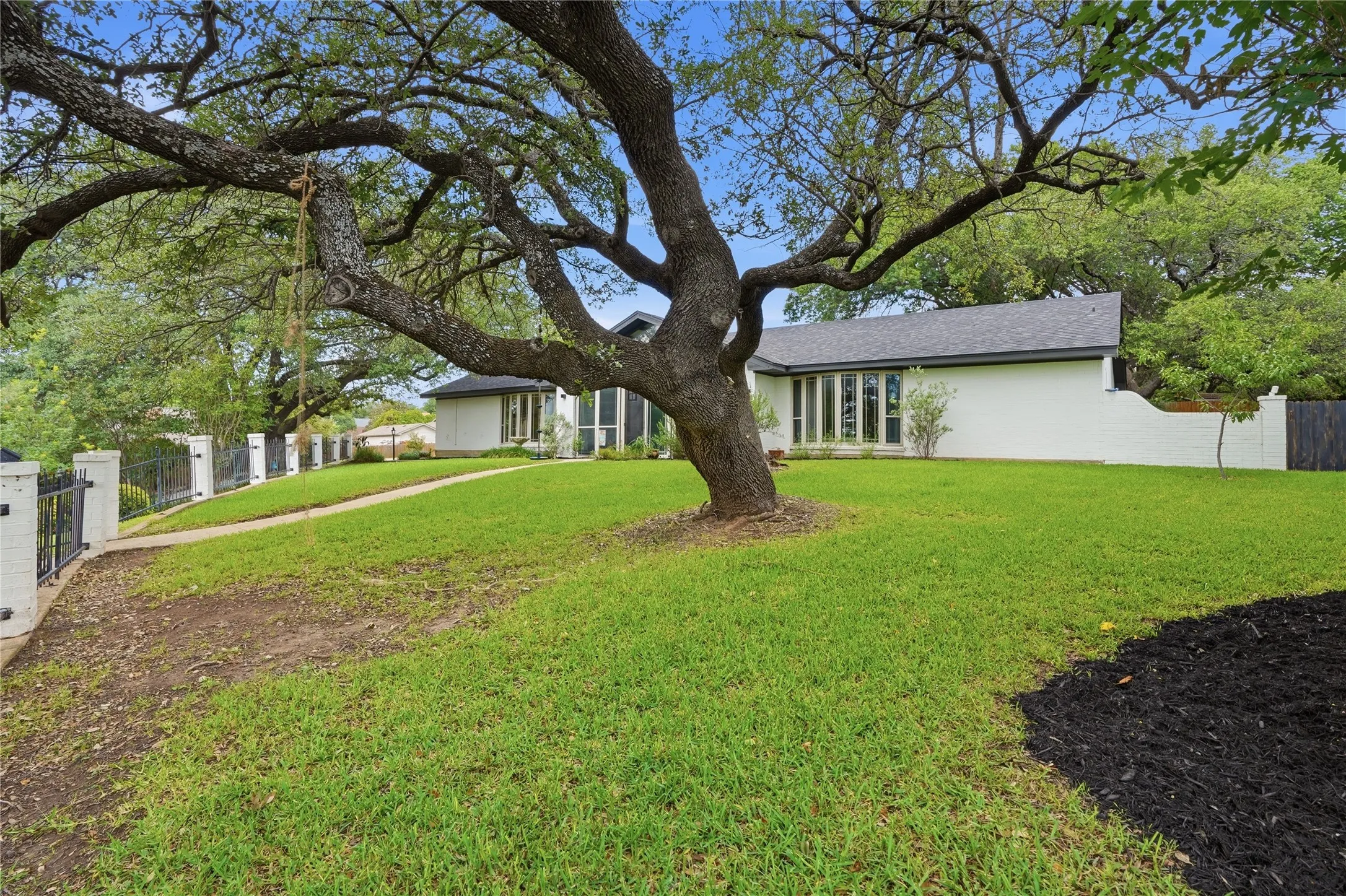 Single Family Residence For Sale in Tarrant County , 7508 Timber Ridge Court, Fort Worth, Texas 76179, 3 Bedroom, 2 Bathroom, 2 Garage spaces, 2,388 Sqft, built in 1974, mls#21259586, Real Estate Agent in Fort Worth, Homes For Sale in Tarrant county, Homes For Sale in Fort Worth, Realtor in Fort Worth Texas, Real Estate Brokerage Independent Realty Texas, Luminita Cordes Realtor