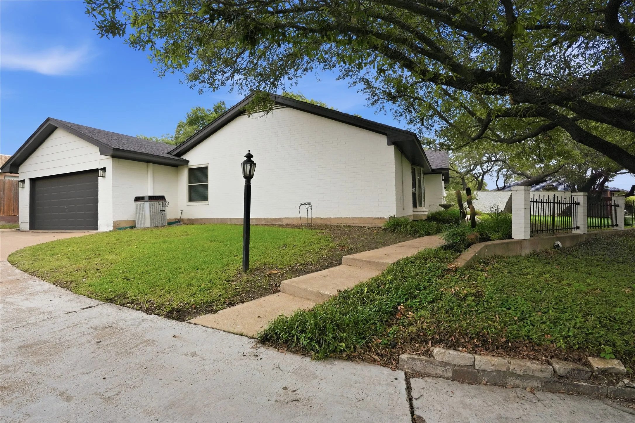 Single Family Residence For Sale in Tarrant County , 7508 Timber Ridge Court, Fort Worth, Texas 76179, 3 Bedroom, 2 Bathroom, 2 Garage spaces, 2,388 Sqft, built in 1974, mls#21259586, Real Estate Agent in Fort Worth, Homes For Sale in Tarrant county, Homes For Sale in Fort Worth, Realtor in Fort Worth Texas, Real Estate Brokerage Independent Realty Texas, Luminita Cordes Realtor