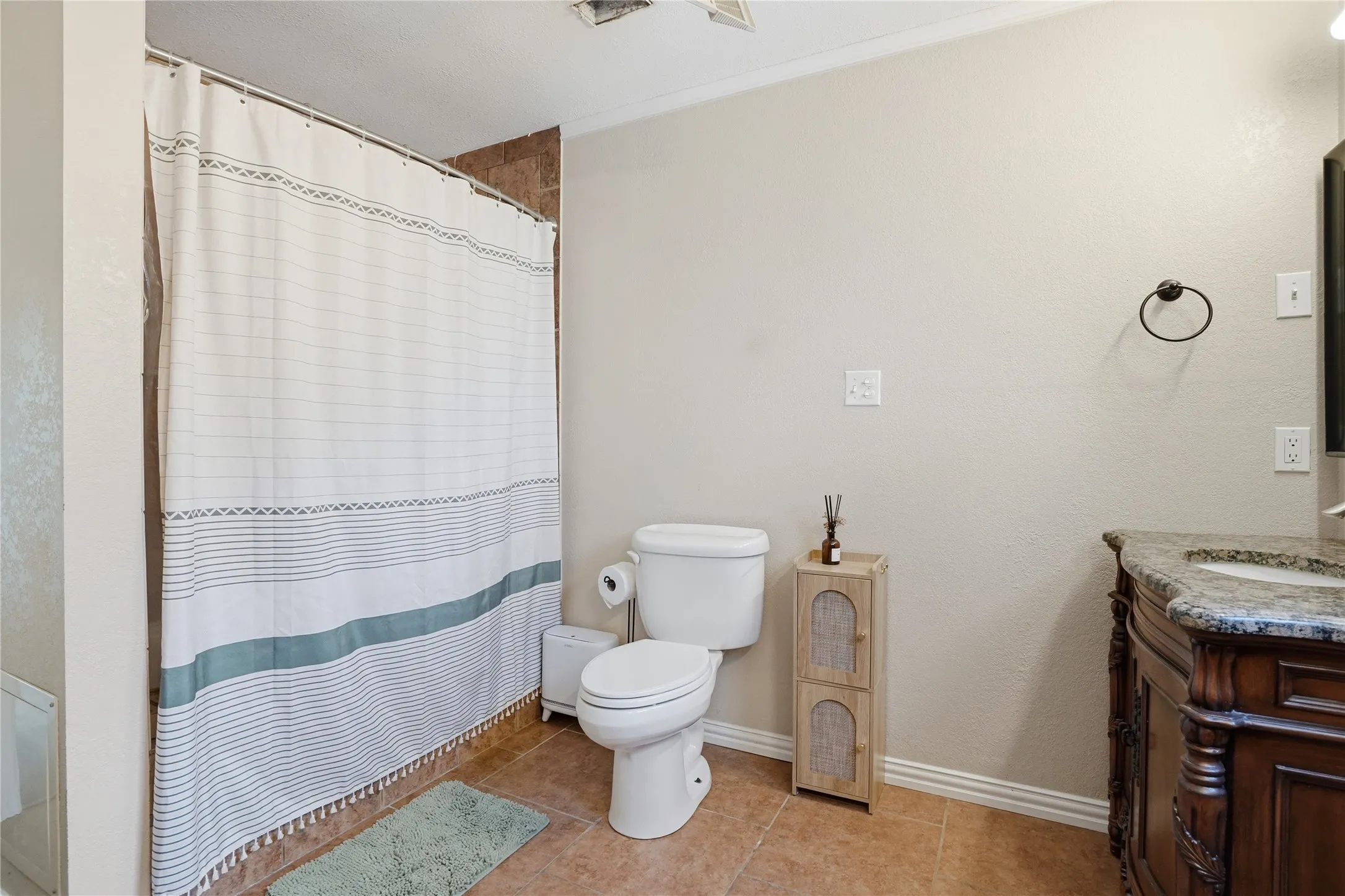 Single Family Residence For Sale in Tarrant County , 7508 Timber Ridge Court, Fort Worth, Texas 76179, 3 Bedroom, 2 Bathroom, 2 Garage spaces, 2,388 Sqft, built in 1974, mls#21259586, Real Estate Agent in Fort Worth, Homes For Sale in Tarrant county, Homes For Sale in Fort Worth, Realtor in Fort Worth Texas, Real Estate Brokerage Independent Realty Texas, Luminita Cordes Realtor