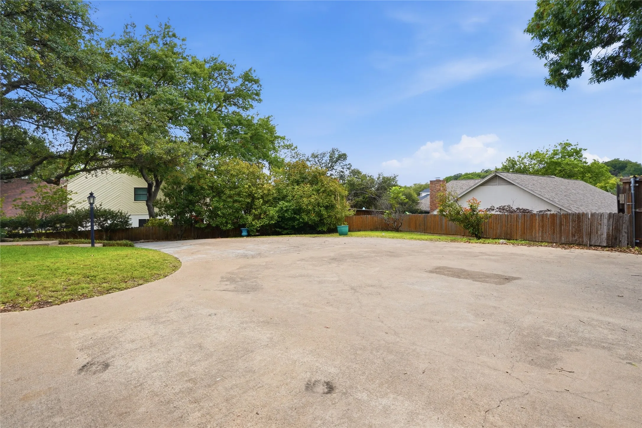 Single Family Residence For Sale in Tarrant County , 7508 Timber Ridge Court, Fort Worth, Texas 76179, 3 Bedroom, 2 Bathroom, 2 Garage spaces, 2,388 Sqft, built in 1974, mls#21259586, Real Estate Agent in Fort Worth, Homes For Sale in Tarrant county, Homes For Sale in Fort Worth, Realtor in Fort Worth Texas, Real Estate Brokerage Independent Realty Texas, Luminita Cordes Realtor
