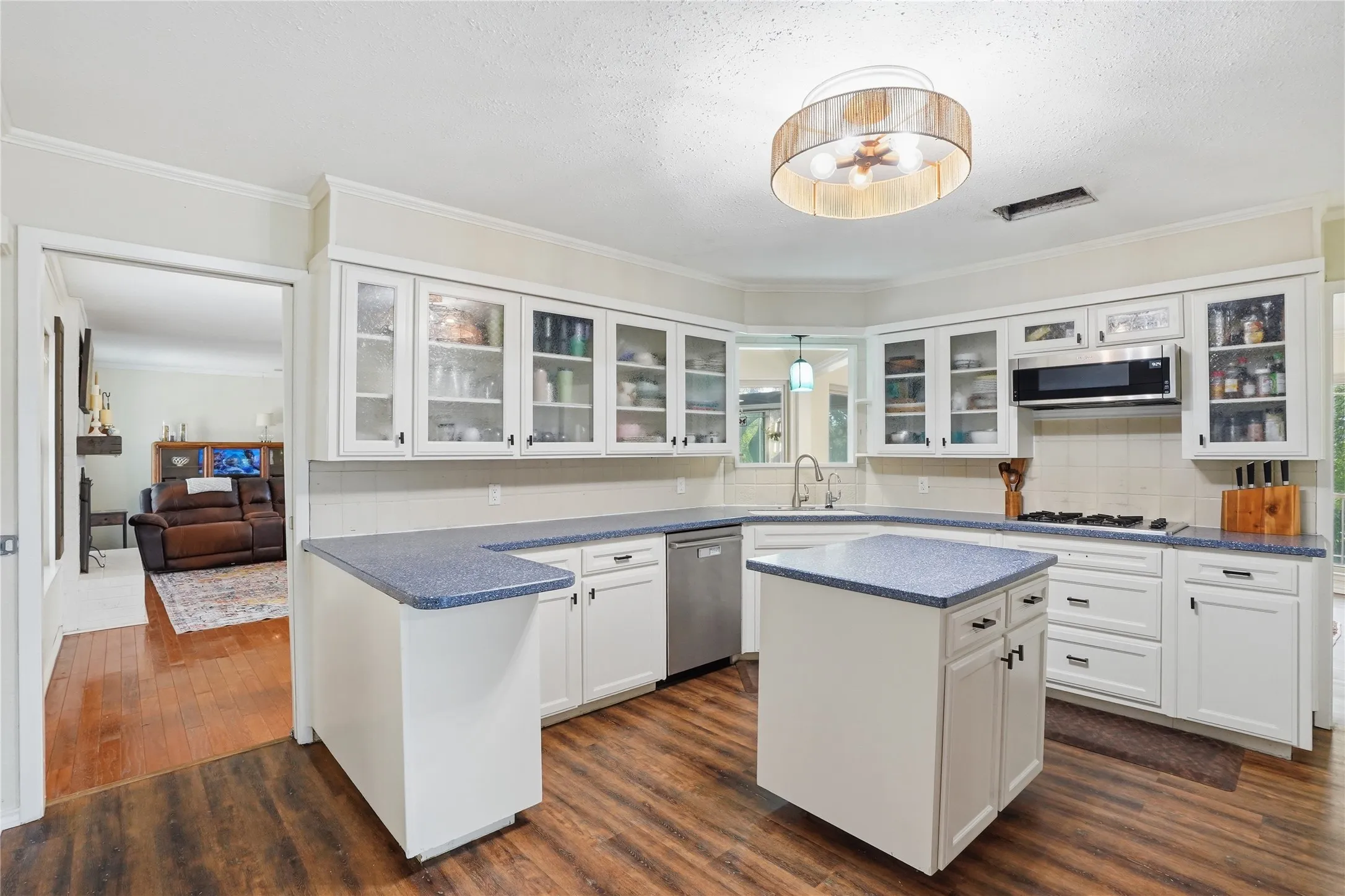 Single Family Residence For Sale in Tarrant County , 7508 Timber Ridge Court, Fort Worth, Texas 76179, 3 Bedroom, 2 Bathroom, 2 Garage spaces, 2,388 Sqft, built in 1974, mls#21259586, Real Estate Agent in Fort Worth, Homes For Sale in Tarrant county, Homes For Sale in Fort Worth, Realtor in Fort Worth Texas, Real Estate Brokerage Independent Realty Texas, Luminita Cordes Realtor
