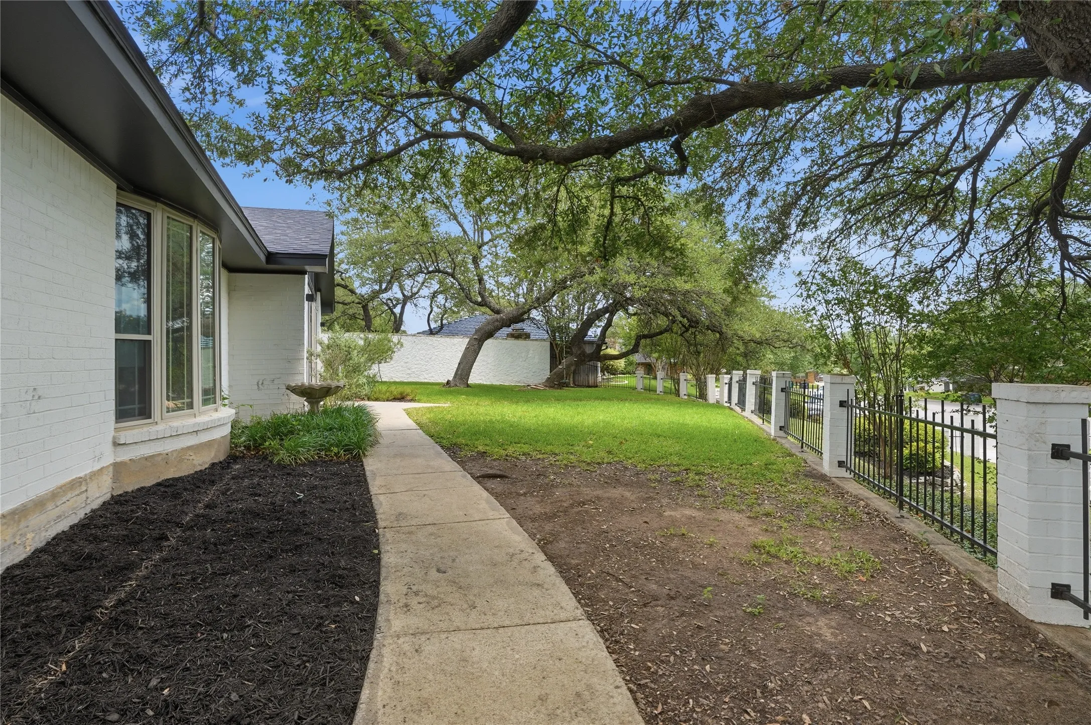 Single Family Residence For Sale in Tarrant County , 7508 Timber Ridge Court, Fort Worth, Texas 76179, 3 Bedroom, 2 Bathroom, 2 Garage spaces, 2,388 Sqft, built in 1974, mls#21259586, Real Estate Agent in Fort Worth, Homes For Sale in Tarrant county, Homes For Sale in Fort Worth, Realtor in Fort Worth Texas, Real Estate Brokerage Independent Realty Texas, Luminita Cordes Realtor