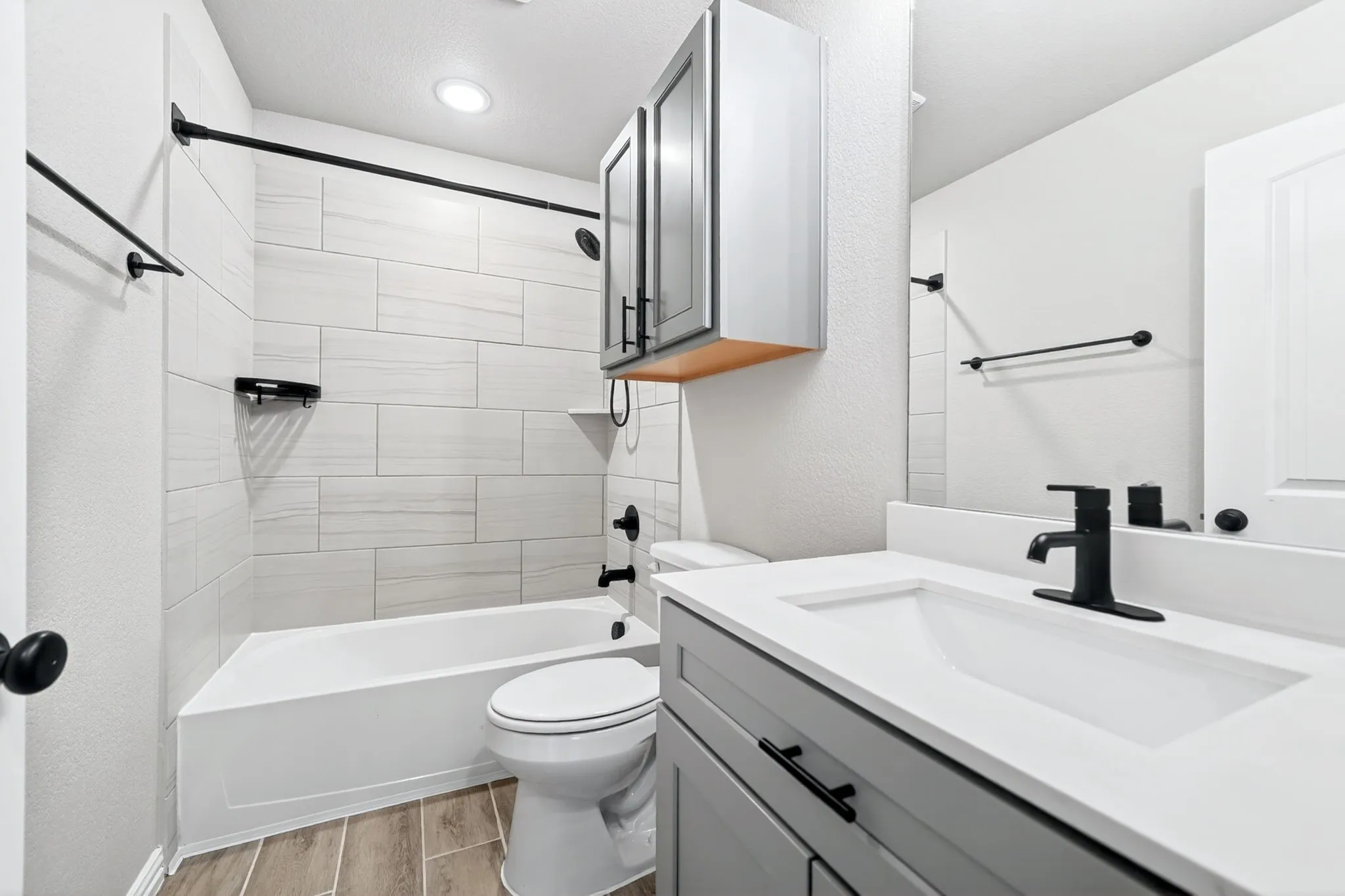 2nd Upstairs Bathroom
