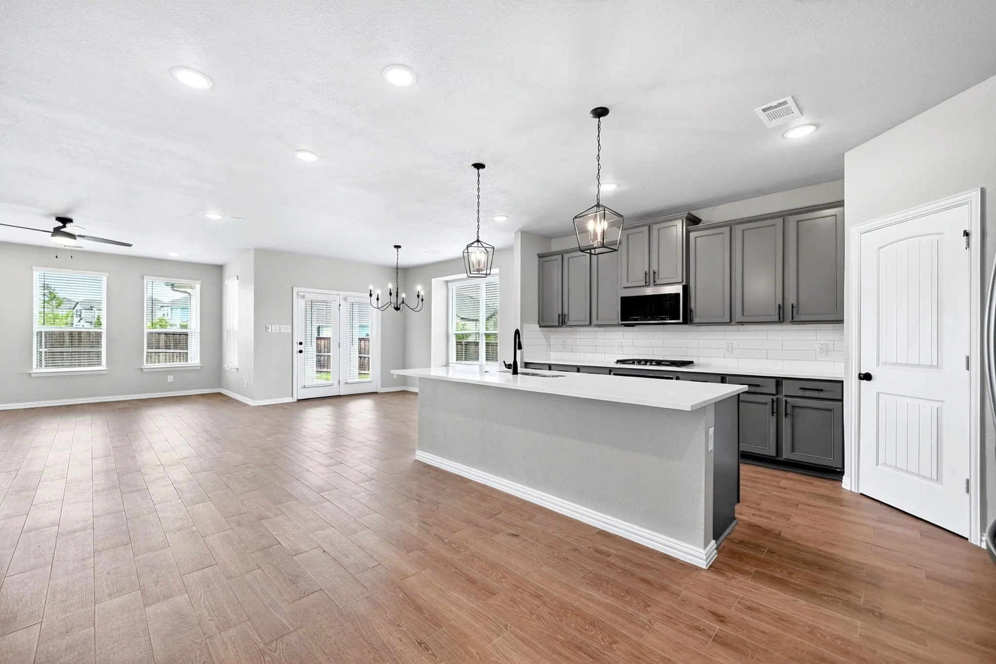 Single Family Residence For Sale in Rockwall County , 3115 Little River Lane, Royse City, Texas 75189, 5 Bedroom, 4 Bathroom, 2 Garage spaces, 3,503 Sqft, built in 2020, Preowned, mls#21253309, Real Estate Agent in Royse City, Homes For Sale in Rockwall county, Homes For Sale in Royse City, Realtor in Royse City Texas, Real Estate Brokerage Independent Realty Texas, Luminita Cordes Realtor