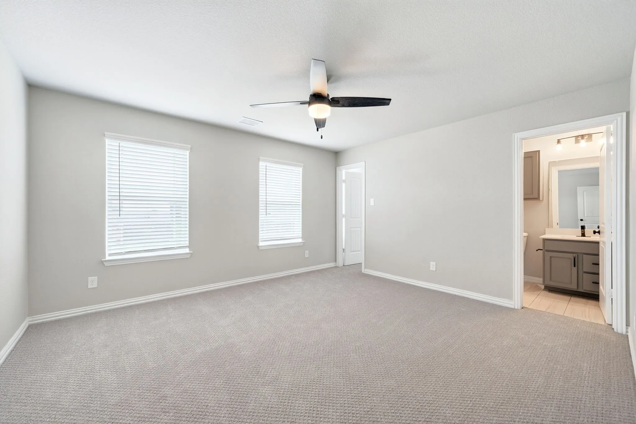 Upstairs 2nd Primary Bedroom