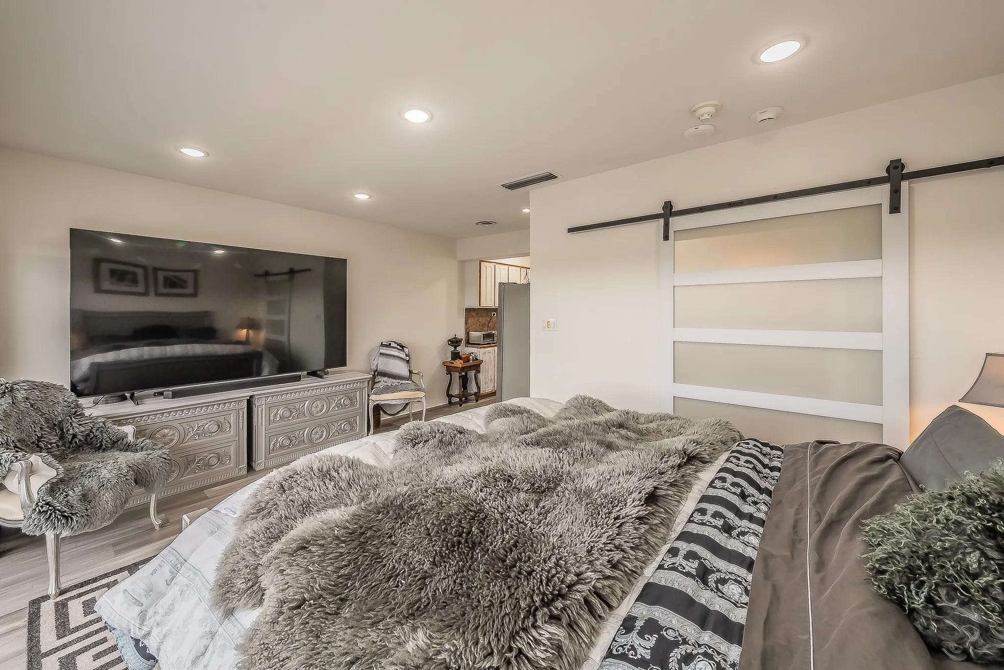 Condominium For Sale in Dallas County , 6211 W Northwest Highway G417, Dallas, Texas 75225, 1 Bedroom, 1 Bathroom, Garage spaces, 397 Sqft, built in 1966, mls#21255075, Real Estate Agent in Dallas, Homes For Sale in Dallas county, Homes For Sale in Dallas, Realtor in Dallas Texas, Real Estate Brokerage Independent Realty Texas, Luminita Cordes Realtor