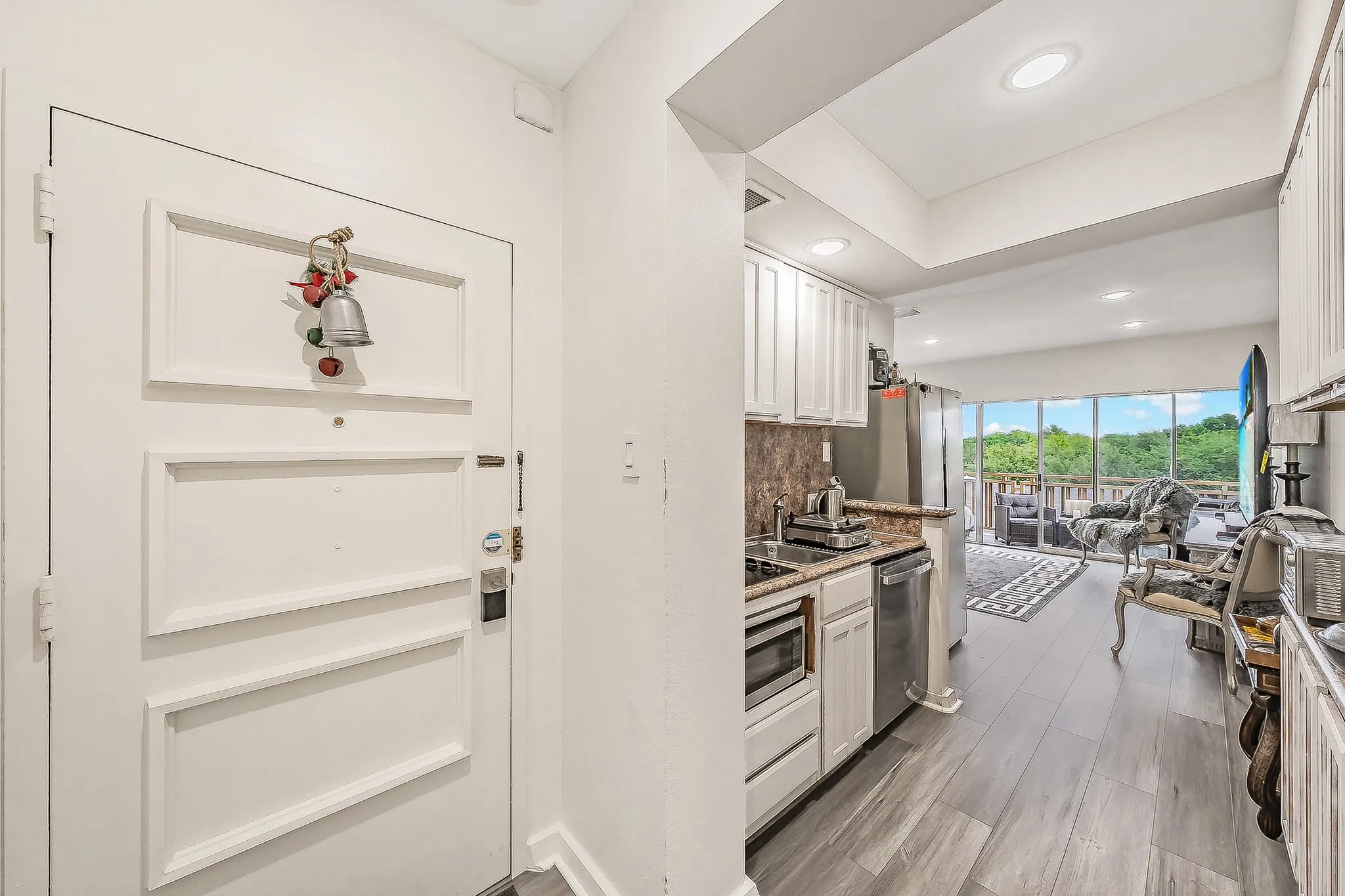 Condominium For Sale in Dallas County , 6211 W Northwest Highway G417, Dallas, Texas 75225, 1 Bedroom, 1 Bathroom, Garage spaces, 397 Sqft, built in 1966, mls#21255075, Real Estate Agent in Dallas, Homes For Sale in Dallas county, Homes For Sale in Dallas, Realtor in Dallas Texas, Real Estate Brokerage Independent Realty Texas, Luminita Cordes Realtor
