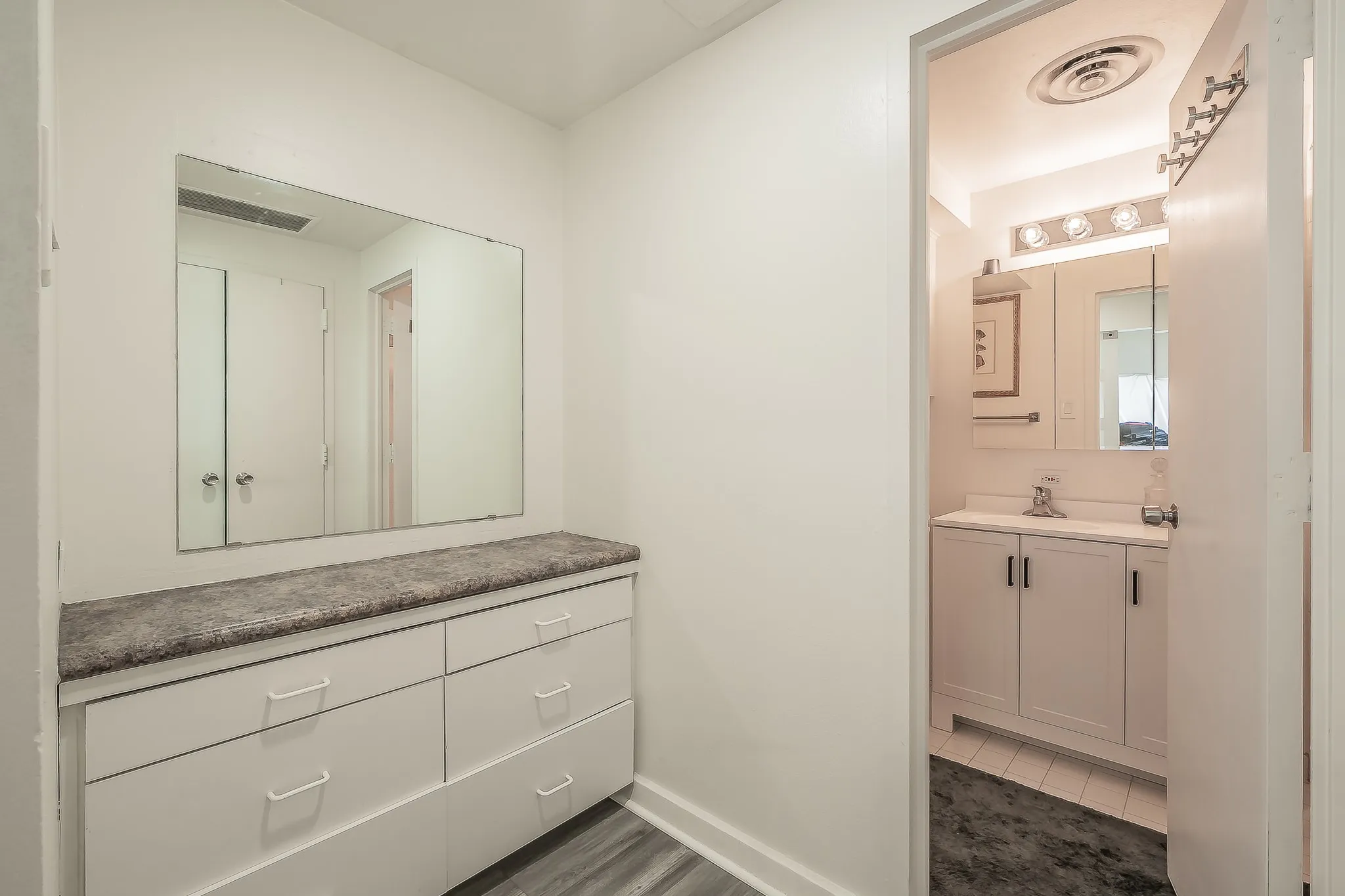 Condominium For Sale in Dallas County , 6211 W Northwest Highway G417, Dallas, Texas 75225, 1 Bedroom, 1 Bathroom, Garage spaces, 397 Sqft, built in 1966, mls#21255075, Real Estate Agent in Dallas, Homes For Sale in Dallas county, Homes For Sale in Dallas, Realtor in Dallas Texas, Real Estate Brokerage Independent Realty Texas, Luminita Cordes Realtor