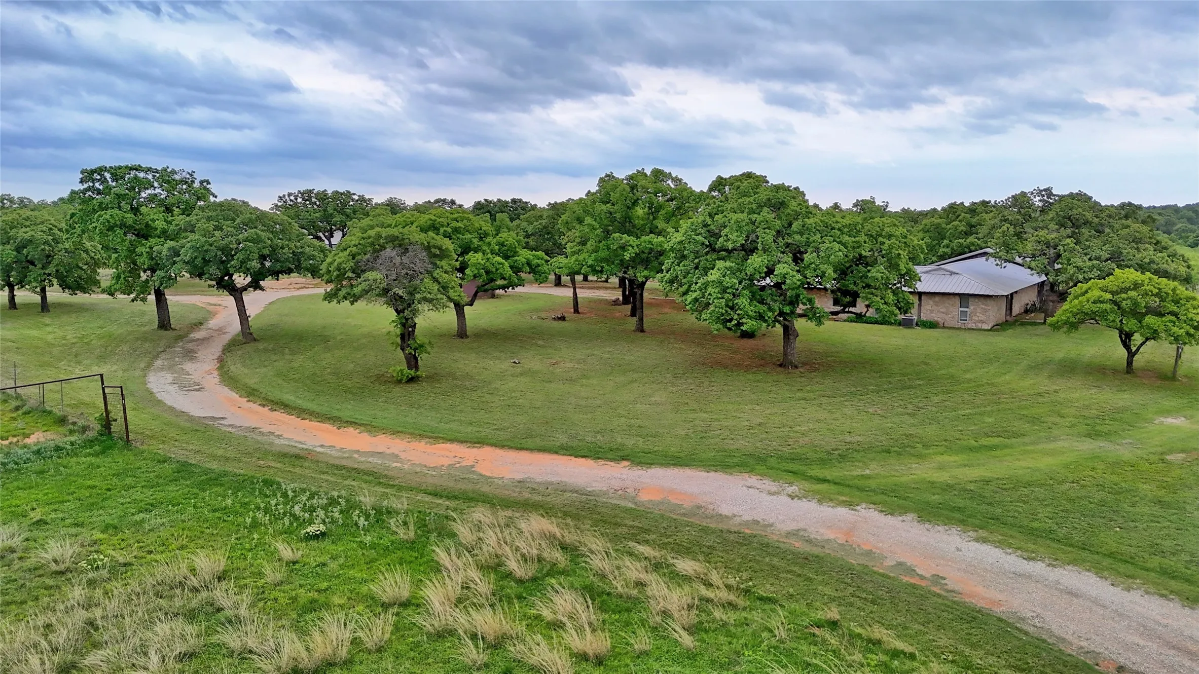 Single Family Residence For Sale in Clay County , 3377 Lodge Creek Road, Henrietta, Texas 76365, 4 Bedroom, 2 Bathroom, Garage spaces, 1,720 Sqft, built in 1973, Preowned, mls#21259495, Real Estate Agent in Henrietta, Homes For Sale in Clay county, Homes For Sale in Henrietta, Realtor in Henrietta Texas, Real Estate Brokerage Independent Realty Texas, Luminita Cordes Realtor