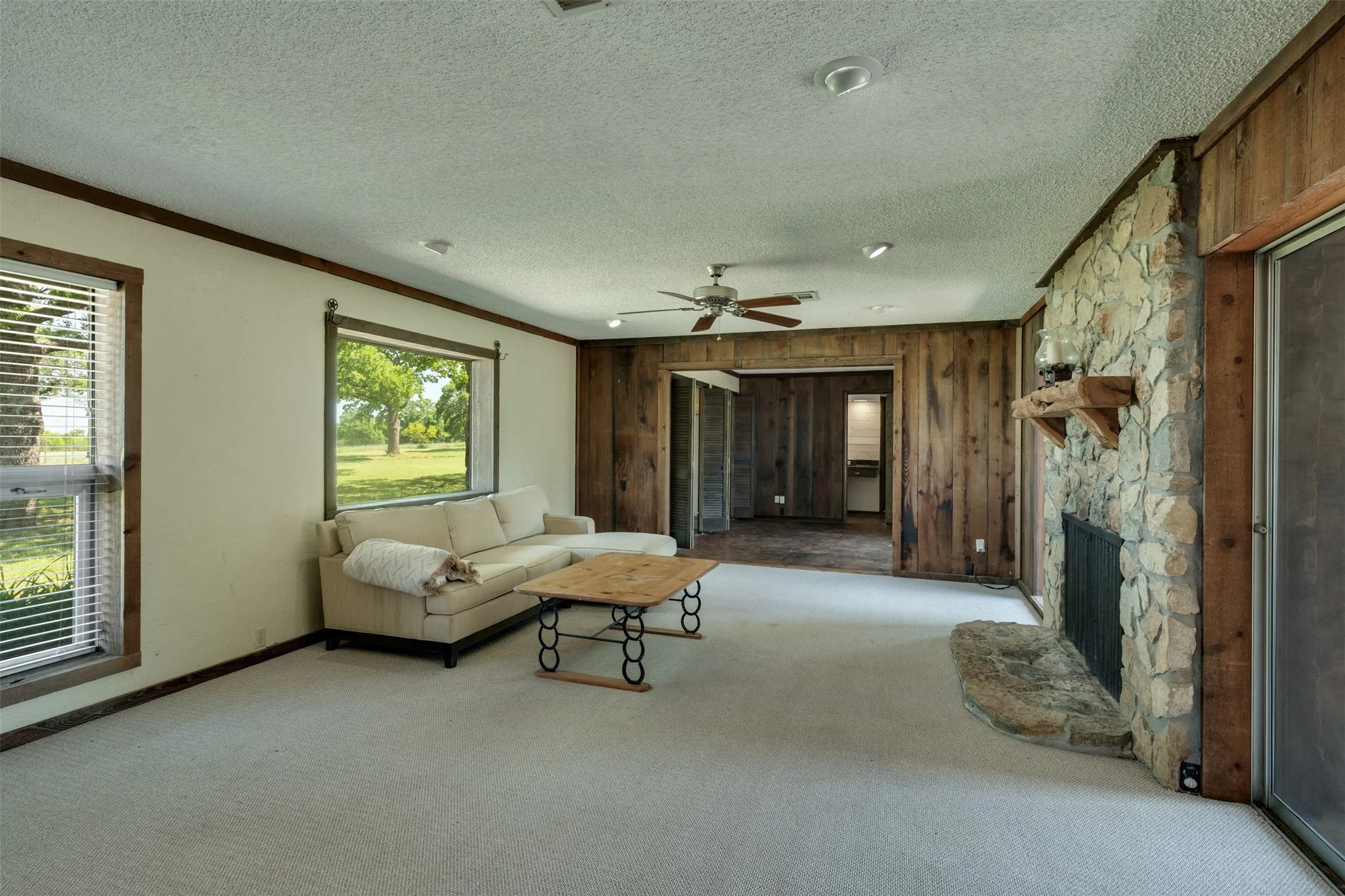 Single Family Residence For Sale in Clay County , 3377 Lodge Creek Road, Henrietta, Texas 76365, 4 Bedroom, 2 Bathroom, Garage spaces, 1,720 Sqft, built in 1973, Preowned, mls#21259495, Real Estate Agent in Henrietta, Homes For Sale in Clay county, Homes For Sale in Henrietta, Realtor in Henrietta Texas, Real Estate Brokerage Independent Realty Texas, Luminita Cordes Realtor