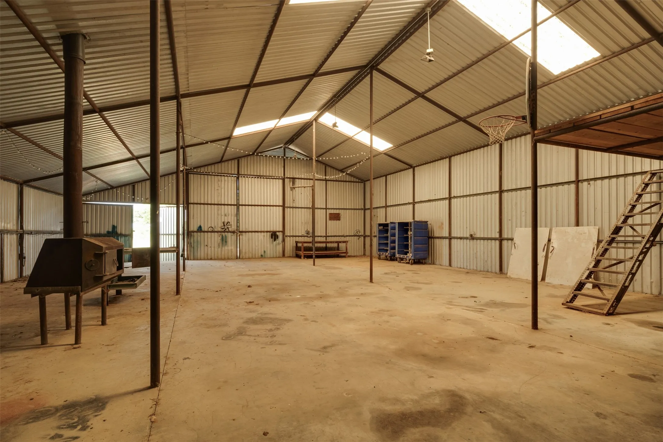Single Family Residence For Sale in Clay County , 3377 Lodge Creek Road, Henrietta, Texas 76365, 4 Bedroom, 2 Bathroom, Garage spaces, 1,720 Sqft, built in 1973, Preowned, mls#21259495, Real Estate Agent in Henrietta, Homes For Sale in Clay county, Homes For Sale in Henrietta, Realtor in Henrietta Texas, Real Estate Brokerage Independent Realty Texas, Luminita Cordes Realtor