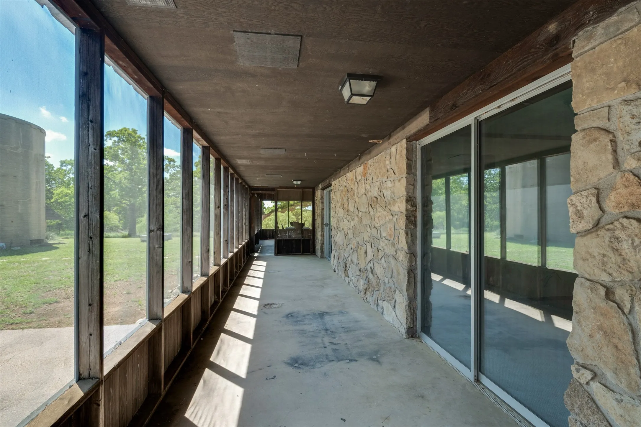 Single Family Residence For Sale in Clay County , 3377 Lodge Creek Road, Henrietta, Texas 76365, 4 Bedroom, 2 Bathroom, Garage spaces, 1,720 Sqft, built in 1973, Preowned, mls#21259495, Real Estate Agent in Henrietta, Homes For Sale in Clay county, Homes For Sale in Henrietta, Realtor in Henrietta Texas, Real Estate Brokerage Independent Realty Texas, Luminita Cordes Realtor