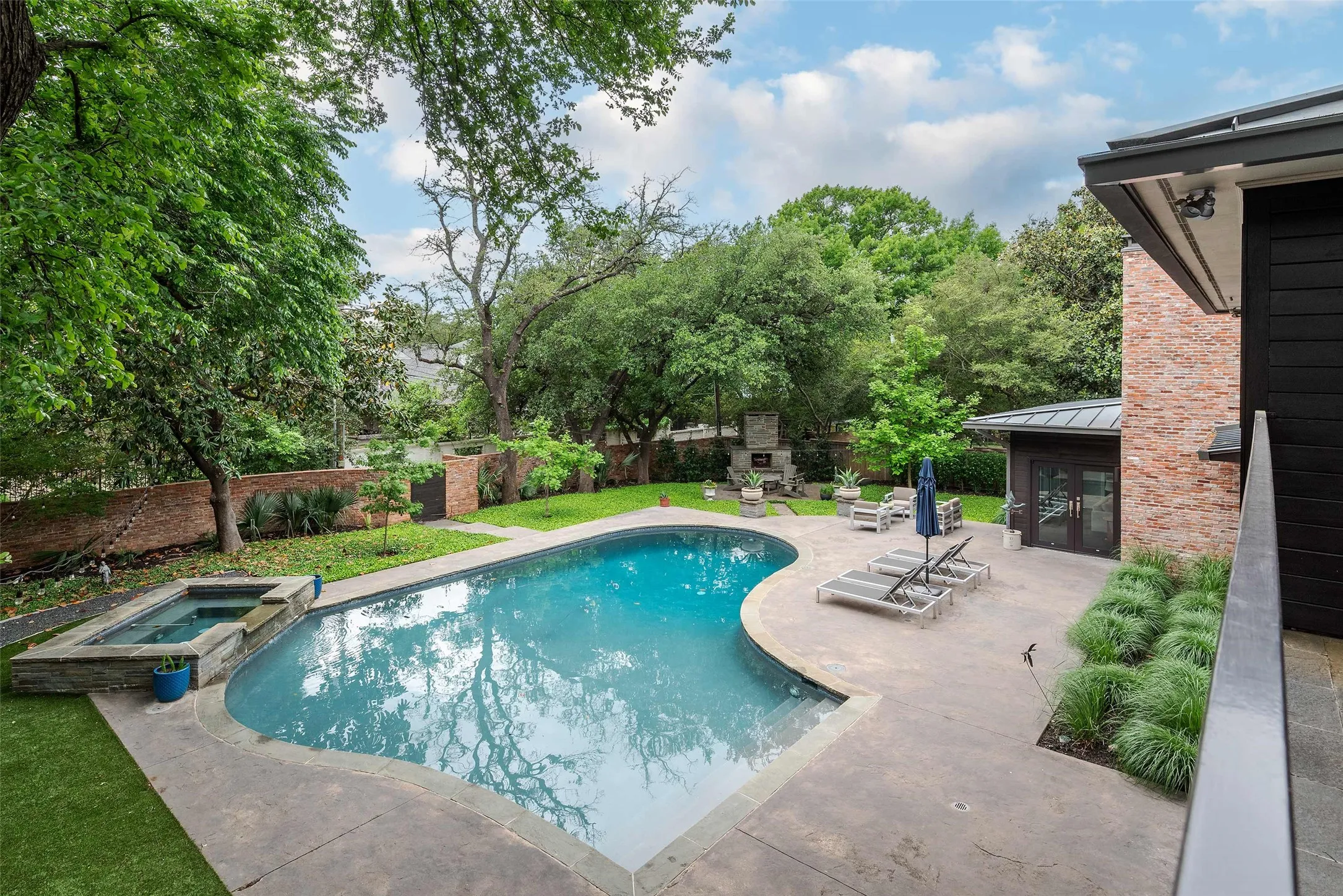 Single Family Residence For Sale in Dallas County , 5356 Drane Drive, Dallas, Texas 75209, 6 Bedroom, 6 Bathroom, 3 Garage spaces, 7,171 Sqft, built in 1954, mls#21251926, Real Estate Agent in Dallas, Homes For Sale in Dallas county, Homes For Sale in Dallas, Realtor in Dallas Texas, Real Estate Brokerage Independent Realty Texas, Luminita Cordes Realtor