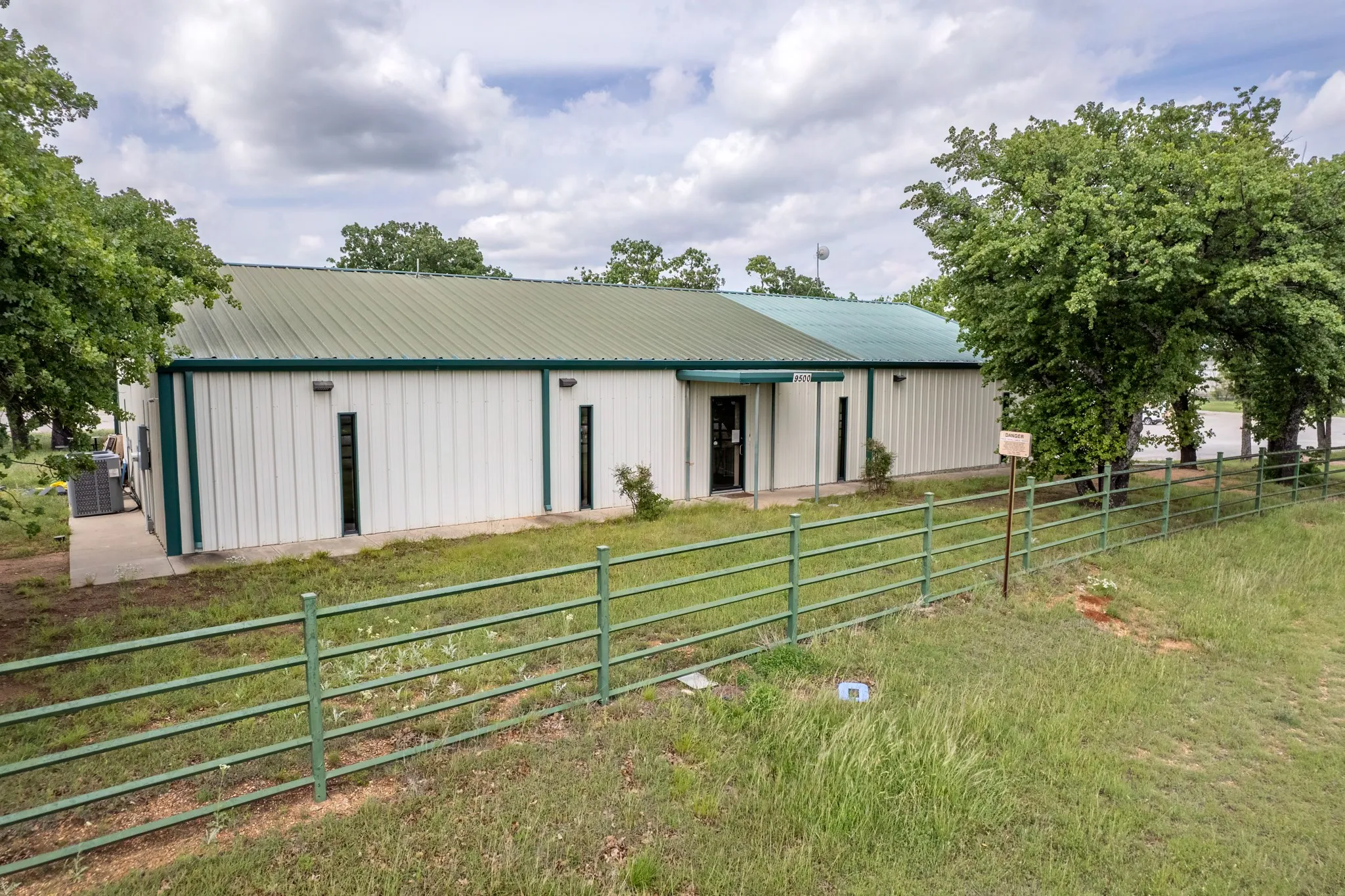 Warehouse For Sale in Eastland County , 9500 Interstate 20 E B, Eastland, Texas 76448, 0, 0, Garage spaces, 0 Sqft, built in 2007, Preowned, mls#21259612, Real Estate Agent in Eastland, Homes For Sale in Eastland county, Homes For Sale in Eastland, Realtor in Eastland Texas, Real Estate Brokerage Independent Realty Texas, Luminita Cordes Realtor