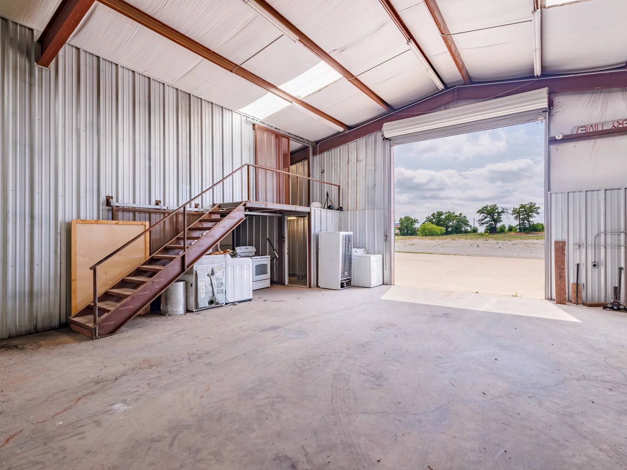 Warehouse For Sale in Eastland County , 9500 Interstate 20 E B, Eastland, Texas 76448, 0, 0, Garage spaces, 0 Sqft, built in 2007, Preowned, mls#21259612, Real Estate Agent in Eastland, Homes For Sale in Eastland county, Homes For Sale in Eastland, Realtor in Eastland Texas, Real Estate Brokerage Independent Realty Texas, Luminita Cordes Realtor