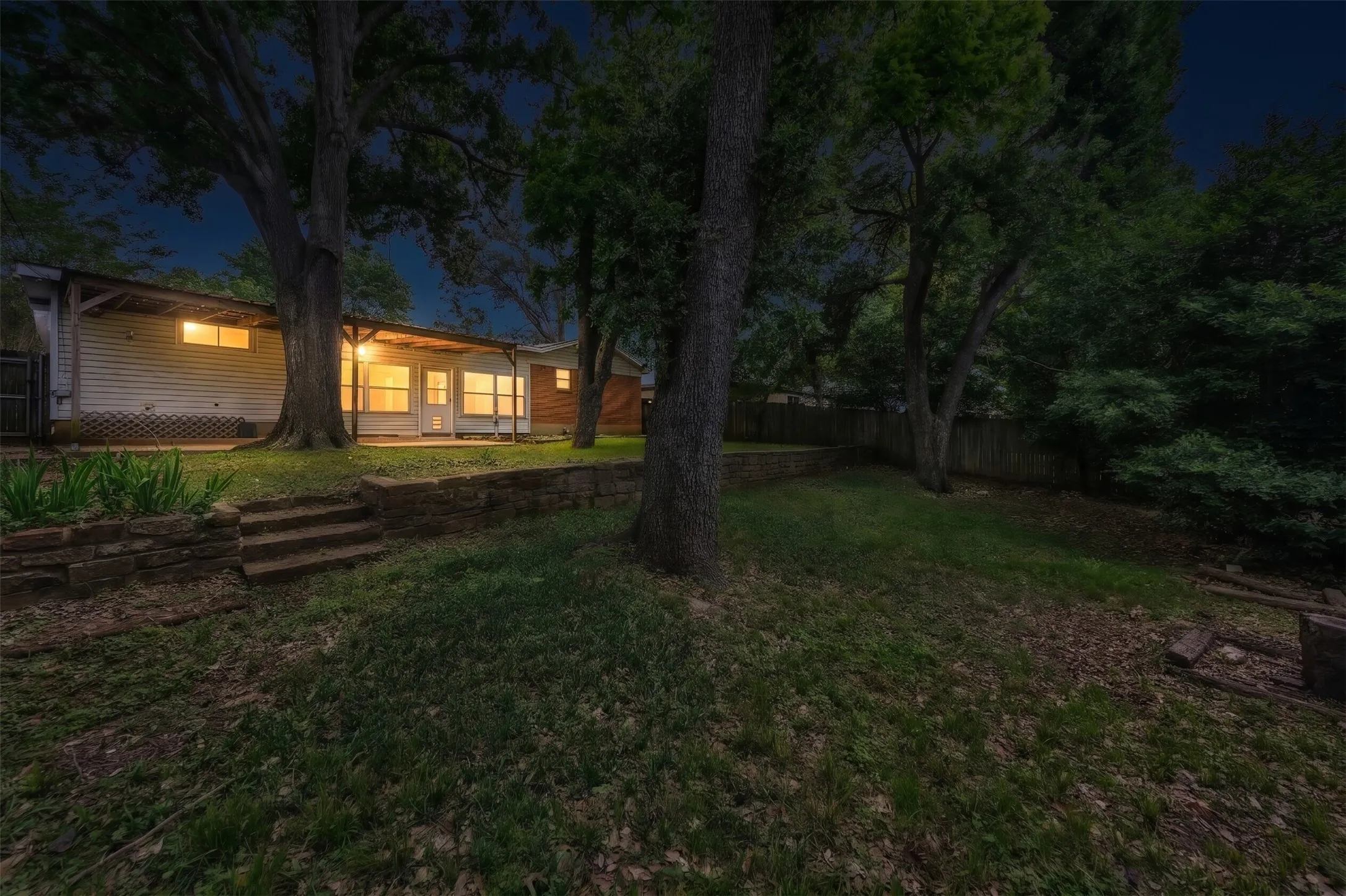 Single Family Residence For Sale in Tarrant County , 1916 Valley Lane, Arlington, Texas 76013, 3 Bedroom, 2 Bathroom, 2 Garage spaces, 1,762 Sqft, built in 1957, mls#21255012, Real Estate Agent in Arlington, Homes For Sale in Tarrant county, Homes For Sale in Arlington, Realtor in Arlington Texas, Real Estate Brokerage Independent Realty Texas, Luminita Cordes Realtor