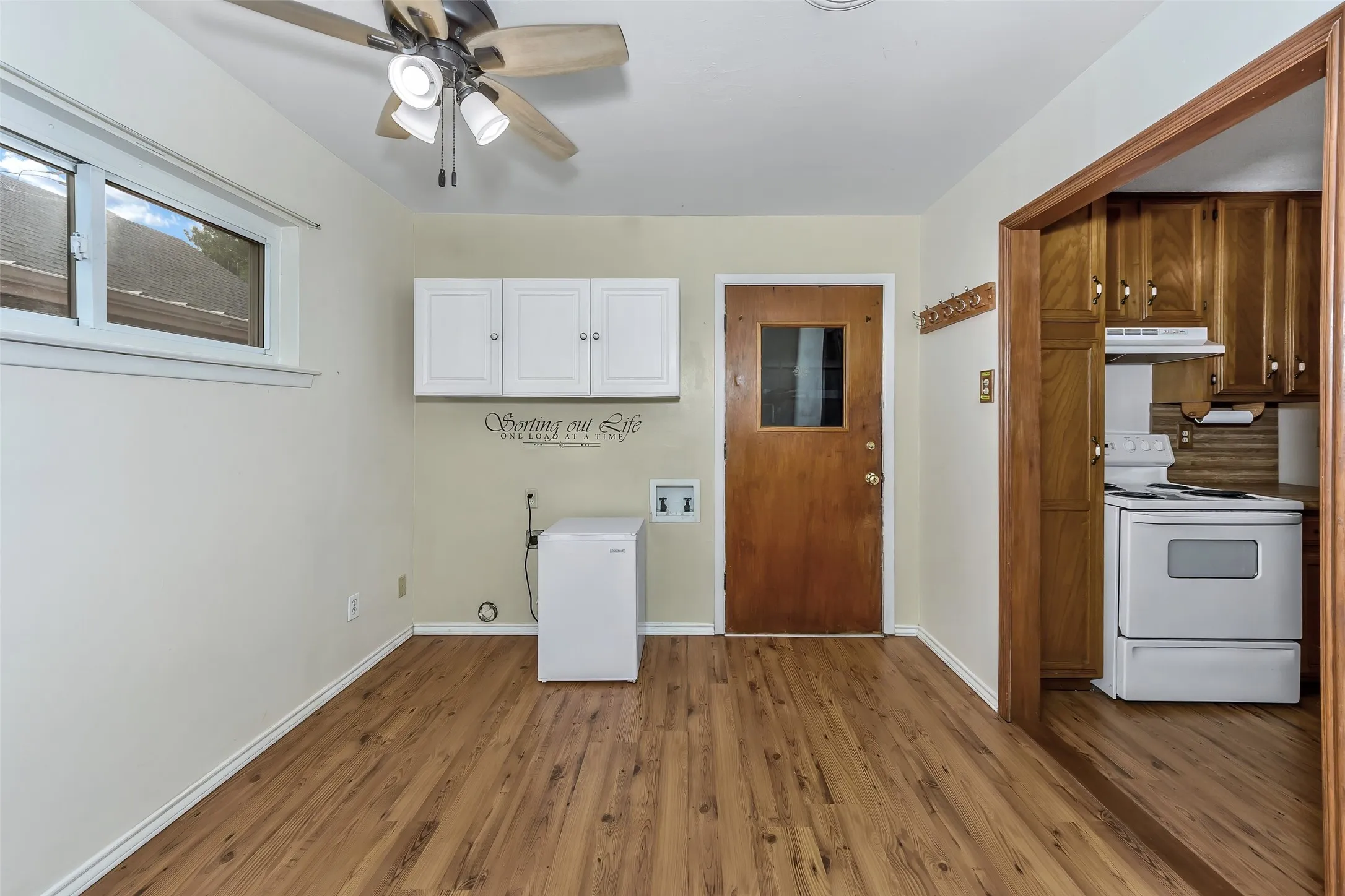 Single Family Residence For Sale in Tarrant County , 1916 Valley Lane, Arlington, Texas 76013, 3 Bedroom, 2 Bathroom, 2 Garage spaces, 1,762 Sqft, built in 1957, mls#21255012, Real Estate Agent in Arlington, Homes For Sale in Tarrant county, Homes For Sale in Arlington, Realtor in Arlington Texas, Real Estate Brokerage Independent Realty Texas, Luminita Cordes Realtor