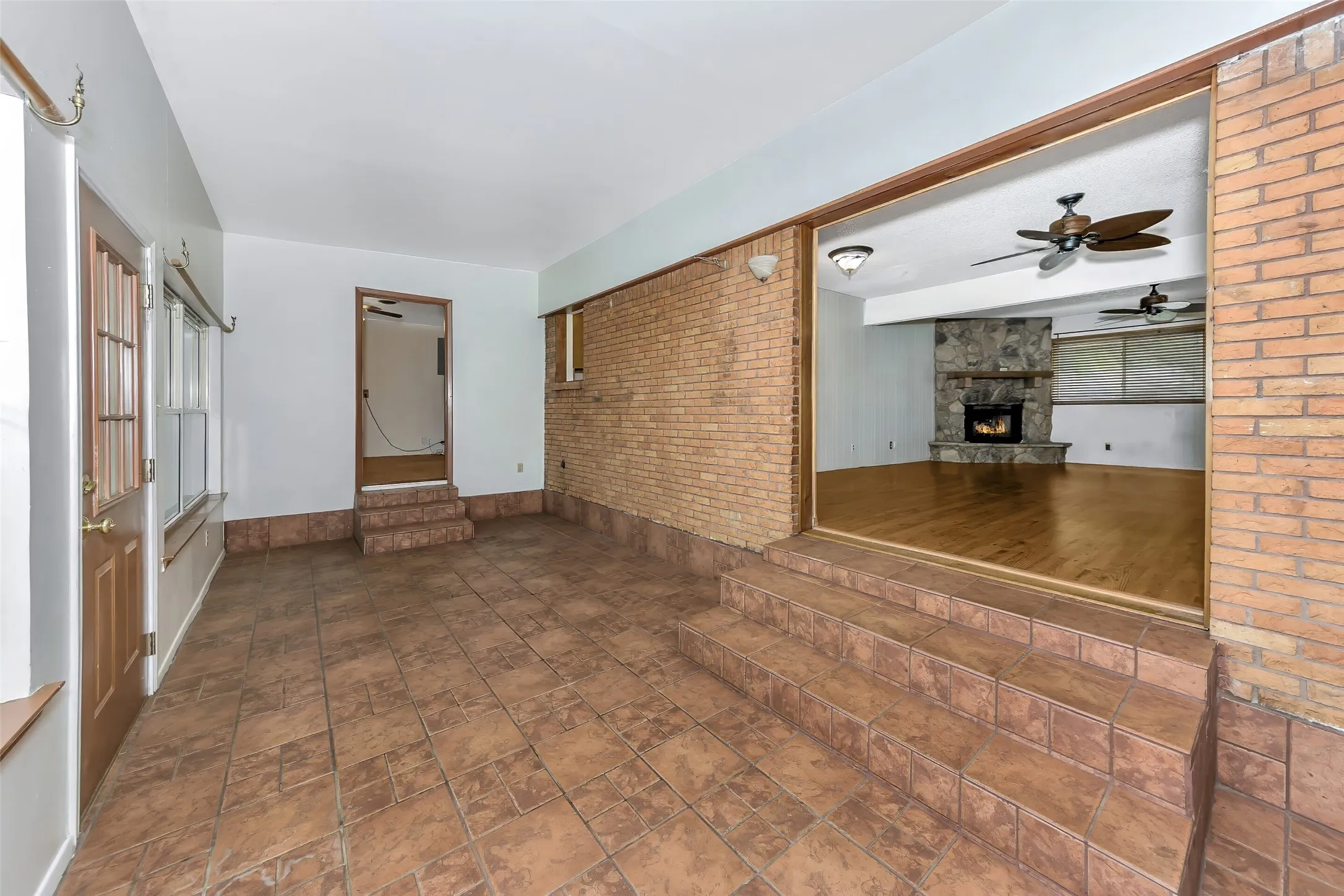Single Family Residence For Sale in Tarrant County , 1916 Valley Lane, Arlington, Texas 76013, 3 Bedroom, 2 Bathroom, 2 Garage spaces, 1,762 Sqft, built in 1957, mls#21255012, Real Estate Agent in Arlington, Homes For Sale in Tarrant county, Homes For Sale in Arlington, Realtor in Arlington Texas, Real Estate Brokerage Independent Realty Texas, Luminita Cordes Realtor