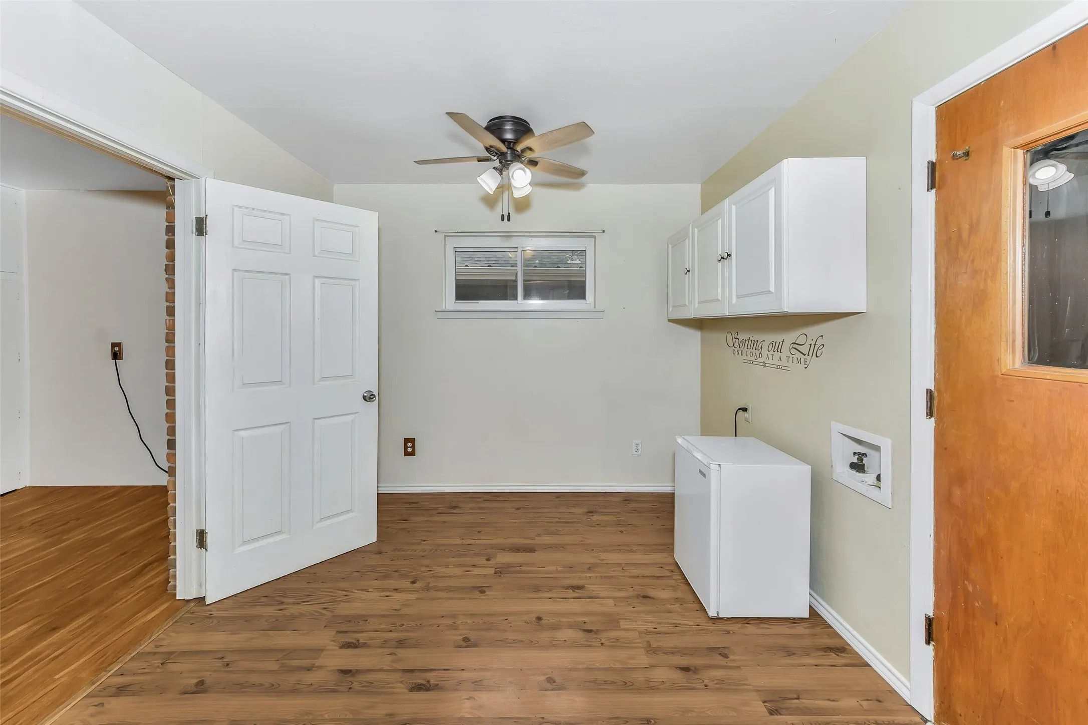 Single Family Residence For Sale in Tarrant County , 1916 Valley Lane, Arlington, Texas 76013, 3 Bedroom, 2 Bathroom, 2 Garage spaces, 1,762 Sqft, built in 1957, mls#21255012, Real Estate Agent in Arlington, Homes For Sale in Tarrant county, Homes For Sale in Arlington, Realtor in Arlington Texas, Real Estate Brokerage Independent Realty Texas, Luminita Cordes Realtor
