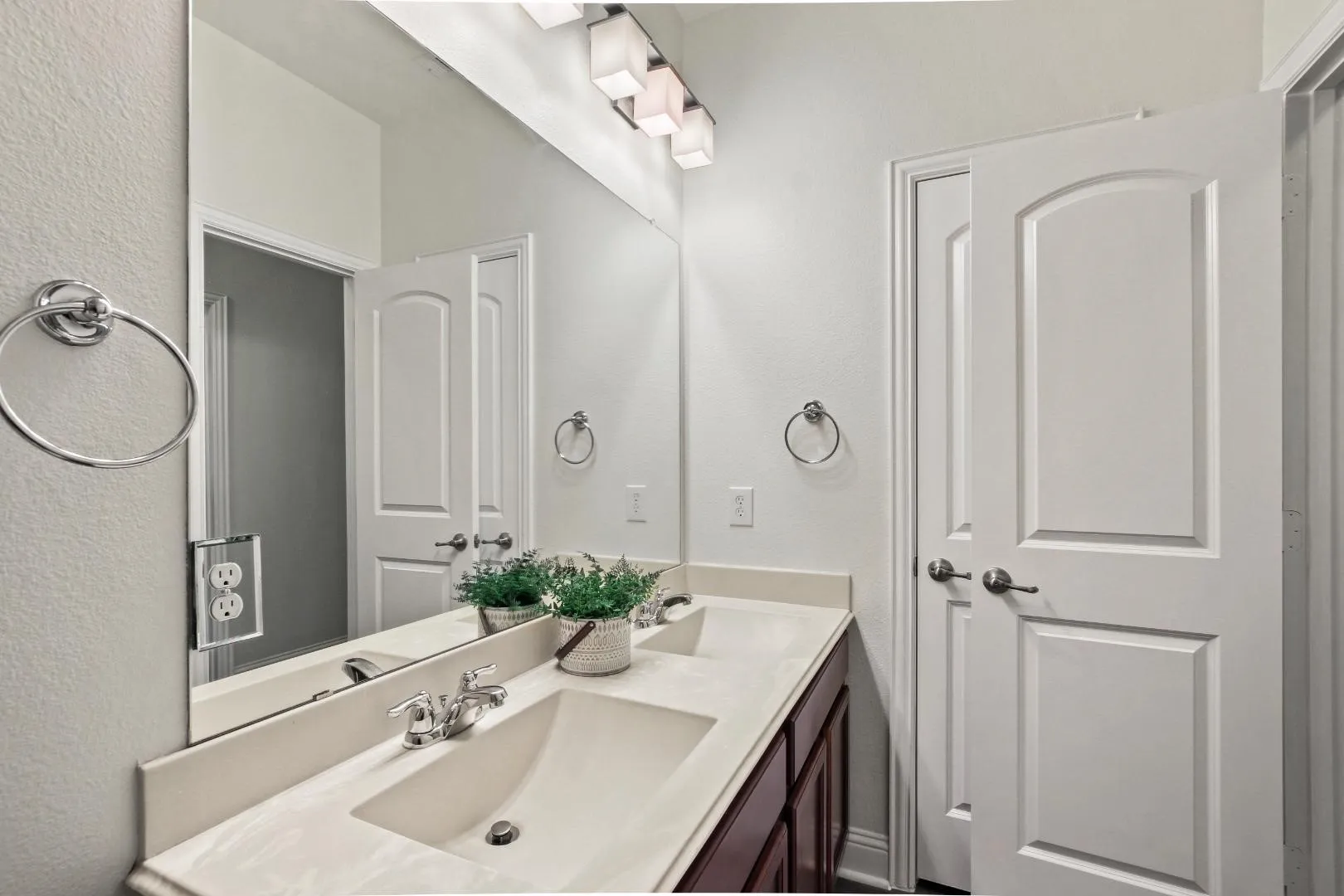 Single Family Residence For Rent in Denton County , 1509 Waterfall Lane, Little Elm, Texas 75068, 4 Bedrooms, 3 Bathrooms, 2 Garage spaces, 2,522 Sqft, built in 2014, Price $2,995, mls#21259498, Real Estate Agent in Little Elm, Homes For Rent in Denton county, Homes For Rent in Little Elm, Realtor in Little Elm Texas, Real Estate Brokerage Independent Realty Texas, Luminita Cordes Realtor
