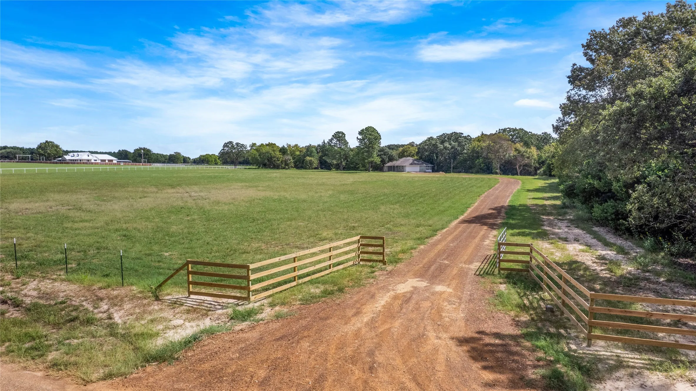 Single Family Residence For Sale in Henderson County , 5580 County Road 3704, Athens, Texas 75752, 2 Bedrooms, 2 Bathrooms, 2 Garage spaces, 1,589 Sqft, built in 1996, Price $485,000, mls#21259667, Real Estate Agent in Athens, Homes For Sale in Henderson county, Homes For Sale in Athens, Realtor in Athens Texas, Real Estate Brokerage Independent Realty Texas, Luminita Cordes Realtor