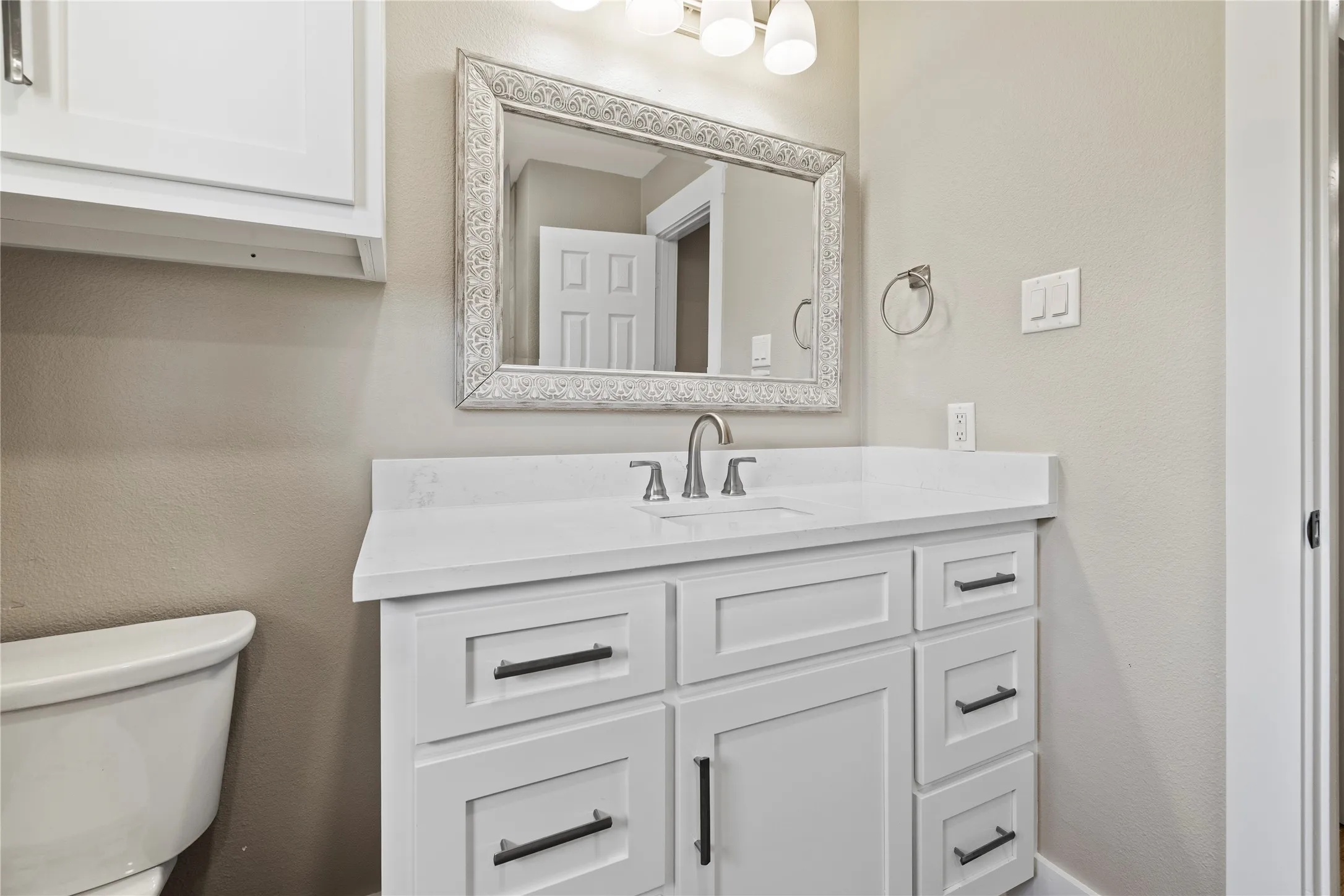 Single Family Residence For Sale in Henderson County , 5580 County Road 3704, Athens, Texas 75752, 2 Bedrooms, 2 Bathrooms, 2 Garage spaces, 1,589 Sqft, built in 1996, Price $485,000, mls#21259667, Real Estate Agent in Athens, Homes For Sale in Henderson county, Homes For Sale in Athens, Realtor in Athens Texas, Real Estate Brokerage Independent Realty Texas, Luminita Cordes Realtor