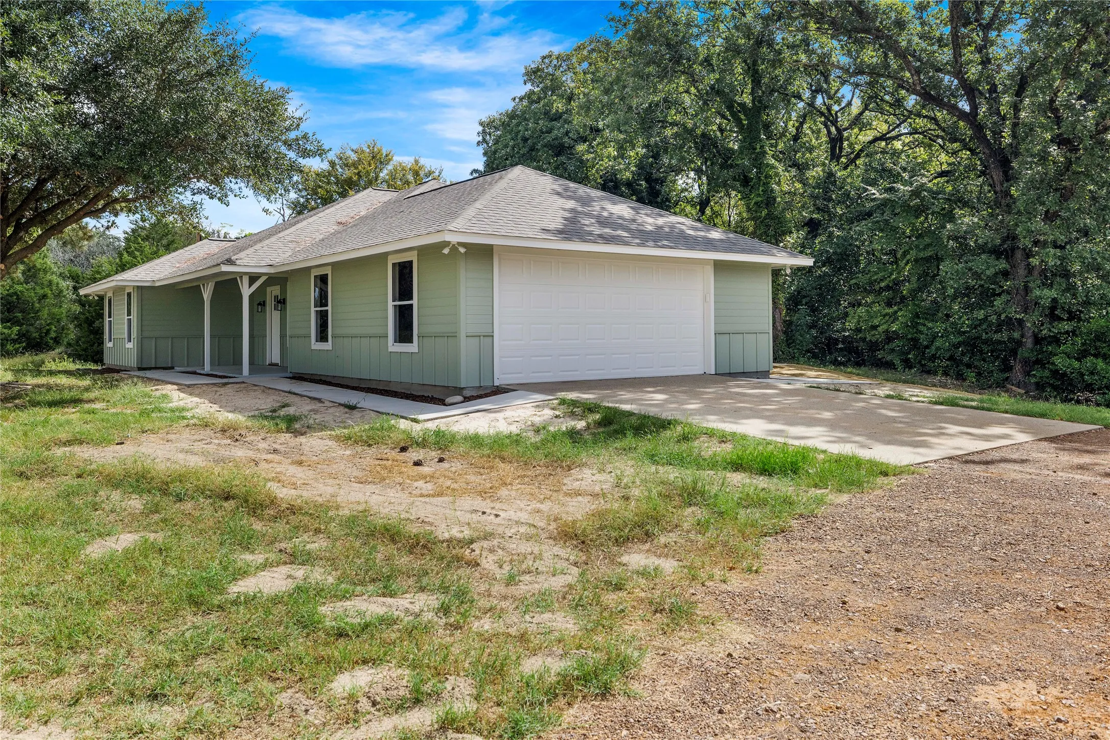 Single Family Residence For Sale in Henderson County , 5580 County Road 3704, Athens, Texas 75752, 2 Bedrooms, 2 Bathrooms, 2 Garage spaces, 1,589 Sqft, built in 1996, Price $485,000, mls#21259667, Real Estate Agent in Athens, Homes For Sale in Henderson county, Homes For Sale in Athens, Realtor in Athens Texas, Real Estate Brokerage Independent Realty Texas, Luminita Cordes Realtor