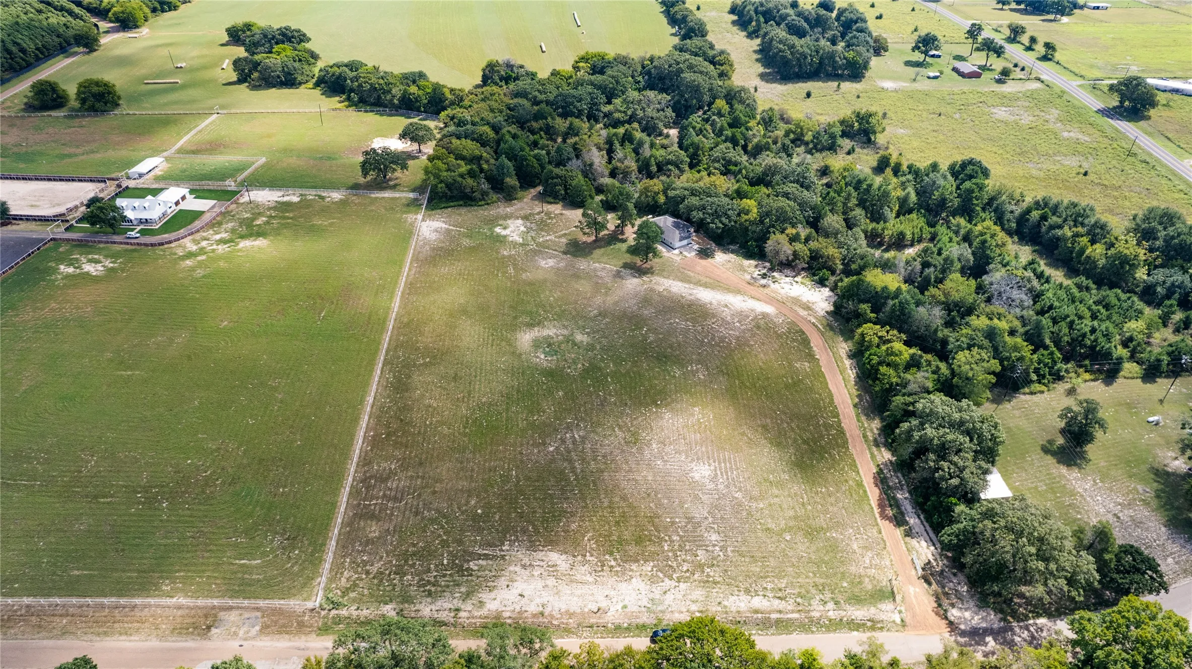 Single Family Residence For Sale in Henderson County , 5580 County Road 3704, Athens, Texas 75752, 2 Bedrooms, 2 Bathrooms, 2 Garage spaces, 1,589 Sqft, built in 1996, Price $485,000, mls#21259667, Real Estate Agent in Athens, Homes For Sale in Henderson county, Homes For Sale in Athens, Realtor in Athens Texas, Real Estate Brokerage Independent Realty Texas, Luminita Cordes Realtor