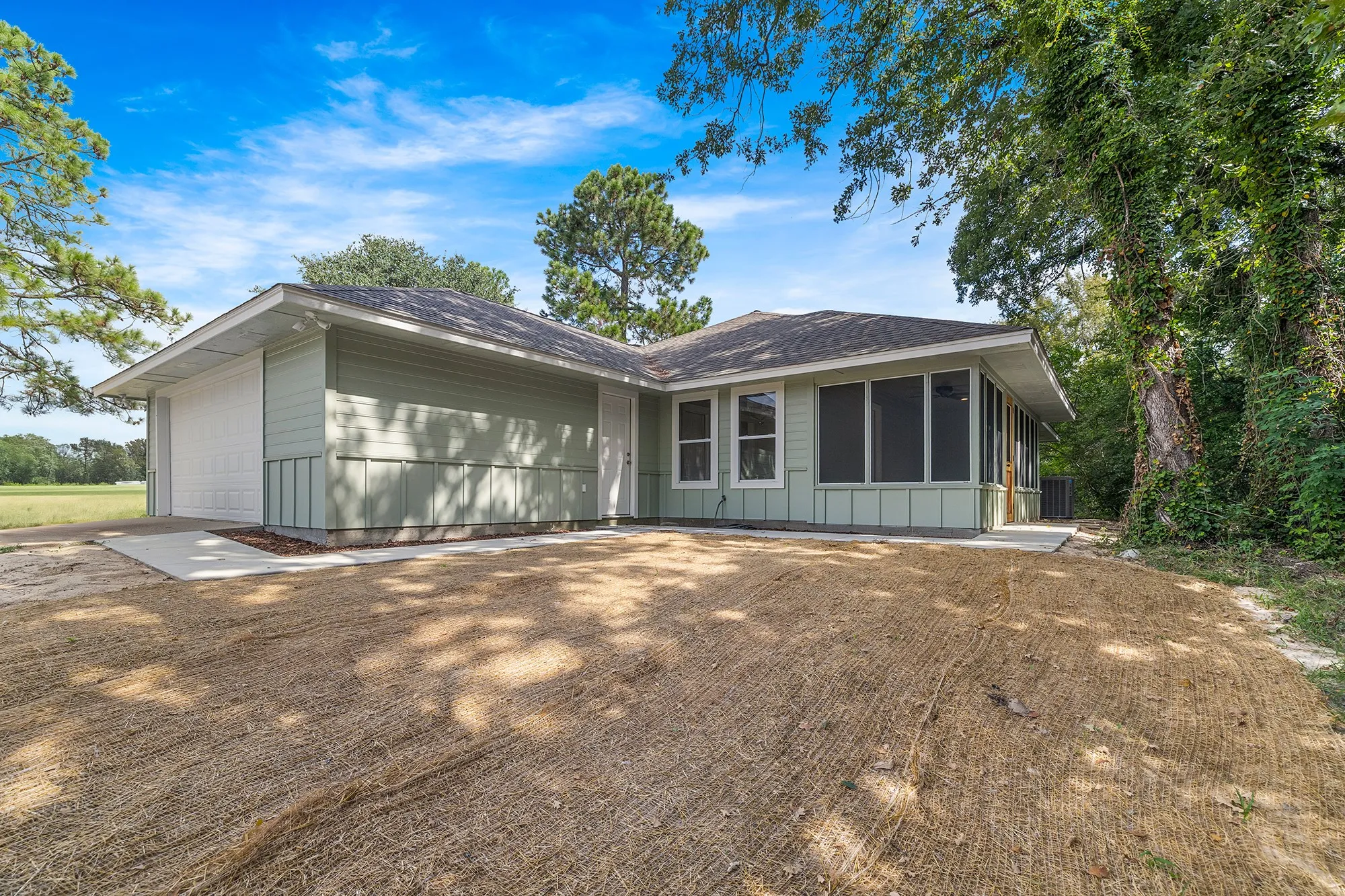 Single Family Residence For Sale in Henderson County , 5580 County Road 3704, Athens, Texas 75752, 2 Bedrooms, 2 Bathrooms, 2 Garage spaces, 1,589 Sqft, built in 1996, Price $485,000, mls#21259667, Real Estate Agent in Athens, Homes For Sale in Henderson county, Homes For Sale in Athens, Realtor in Athens Texas, Real Estate Brokerage Independent Realty Texas, Luminita Cordes Realtor