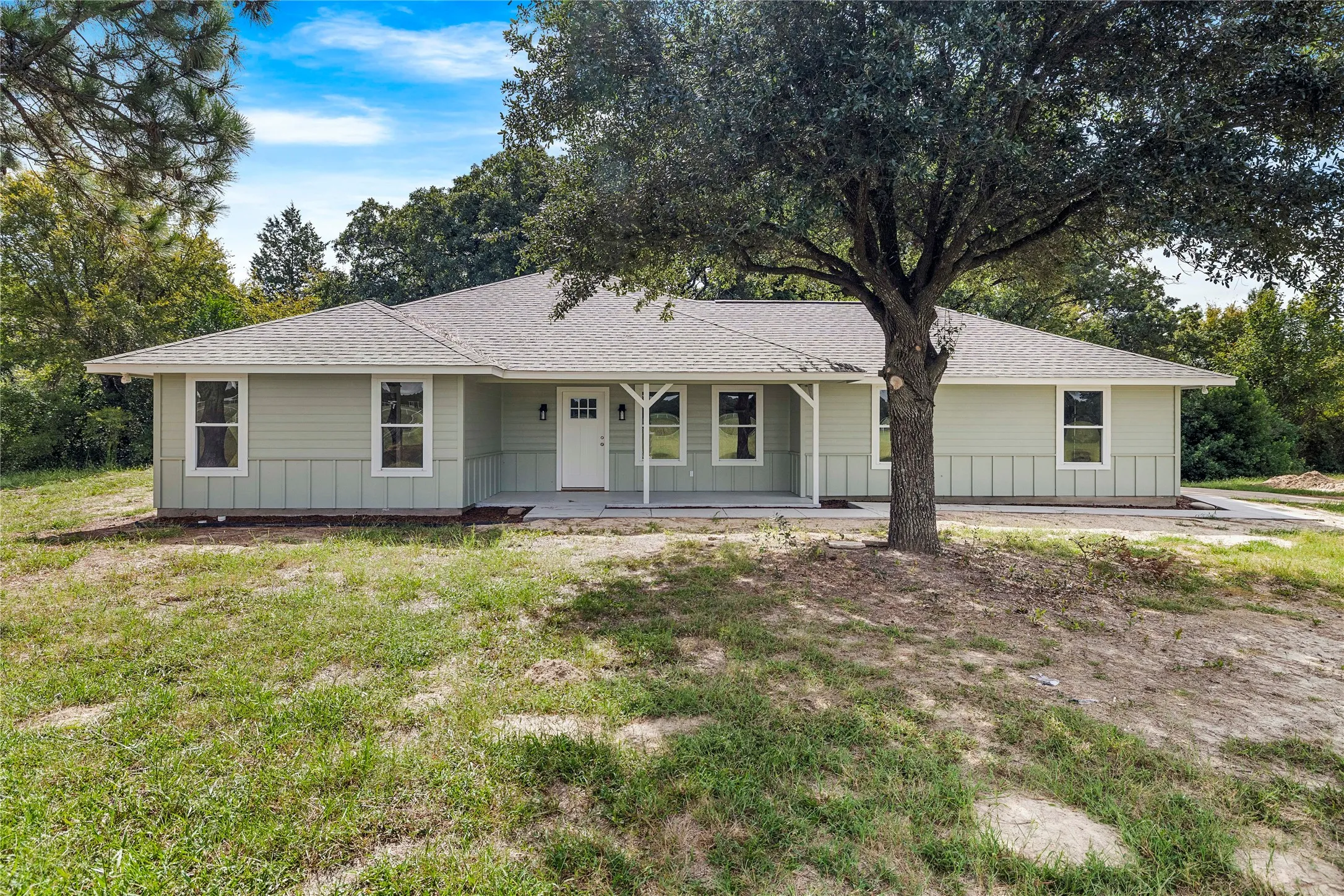 Single Family Residence For Sale in Henderson County , 5580 County Road 3704, Athens, Texas 75752, 2 Bedrooms, 2 Bathrooms, 2 Garage spaces, 1,589 Sqft, built in 1996, Price $485,000, mls#21259667, Real Estate Agent in Athens, Homes For Sale in Henderson county, Homes For Sale in Athens, Realtor in Athens Texas, Real Estate Brokerage Independent Realty Texas, Luminita Cordes Realtor