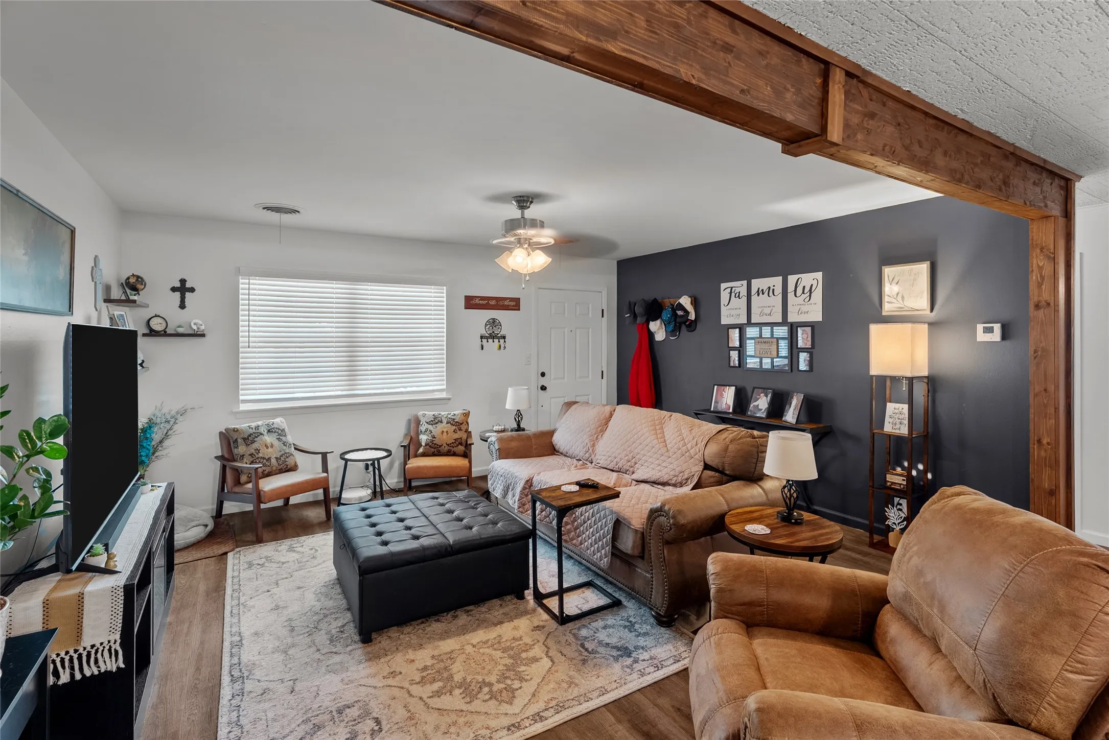 Single Family Residence For Sale in Johnson County , 107 Woodard Avenue, Cleburne, Texas 76033, 2 Bedroom, 1 Bathroom, 2 Garage spaces, 1,164 Sqft, built in 1960, mls#21258702, Real Estate Agent in Cleburne, Homes For Sale in Johnson county, Homes For Sale in Cleburne, Realtor in Cleburne Texas, Real Estate Brokerage Independent Realty Texas, Luminita Cordes Realtor