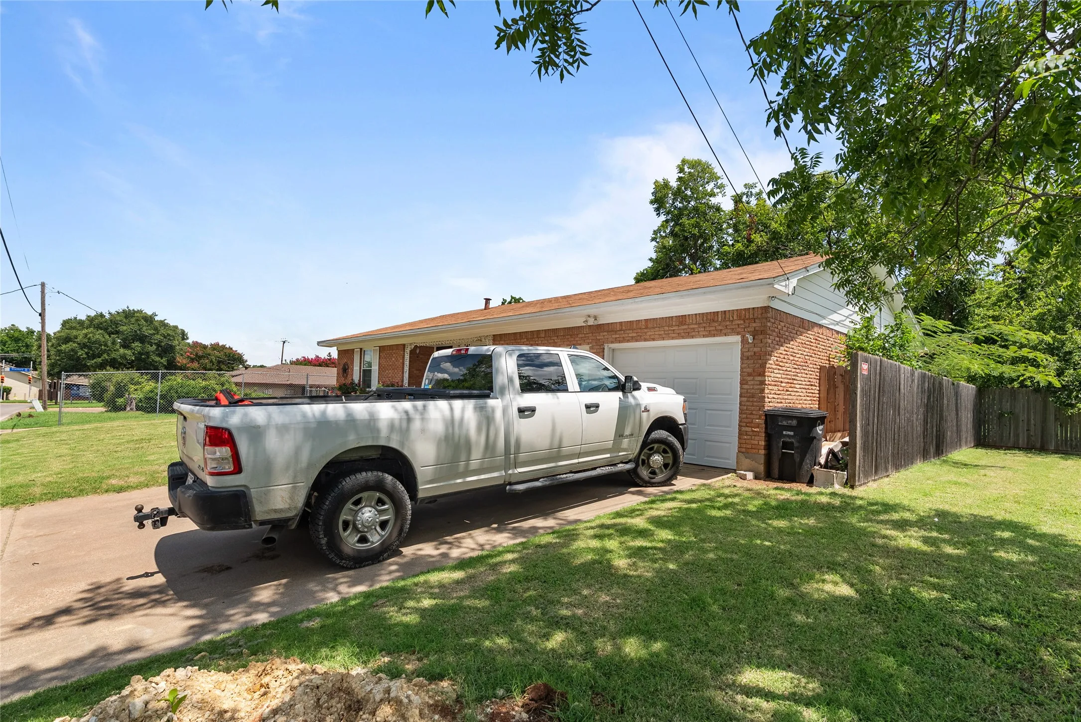 Single Family Residence For Sale in Johnson County , 107 Woodard Avenue, Cleburne, Texas 76033, 2 Bedroom, 1 Bathroom, 2 Garage spaces, 1,164 Sqft, built in 1960, mls#21258702, Real Estate Agent in Cleburne, Homes For Sale in Johnson county, Homes For Sale in Cleburne, Realtor in Cleburne Texas, Real Estate Brokerage Independent Realty Texas, Luminita Cordes Realtor