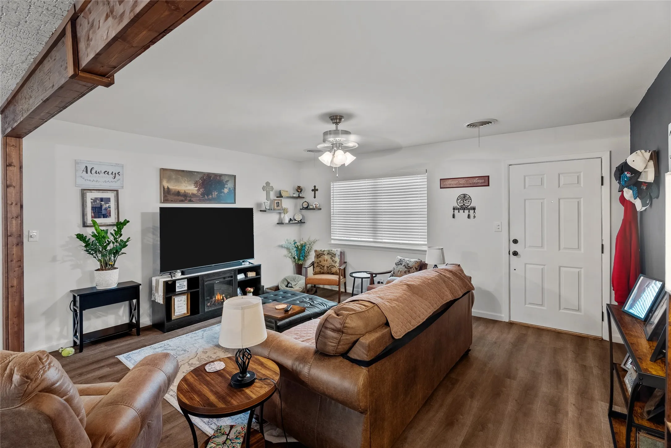 Single Family Residence For Sale in Johnson County , 107 Woodard Avenue, Cleburne, Texas 76033, 2 Bedroom, 1 Bathroom, 2 Garage spaces, 1,164 Sqft, built in 1960, mls#21258702, Real Estate Agent in Cleburne, Homes For Sale in Johnson county, Homes For Sale in Cleburne, Realtor in Cleburne Texas, Real Estate Brokerage Independent Realty Texas, Luminita Cordes Realtor