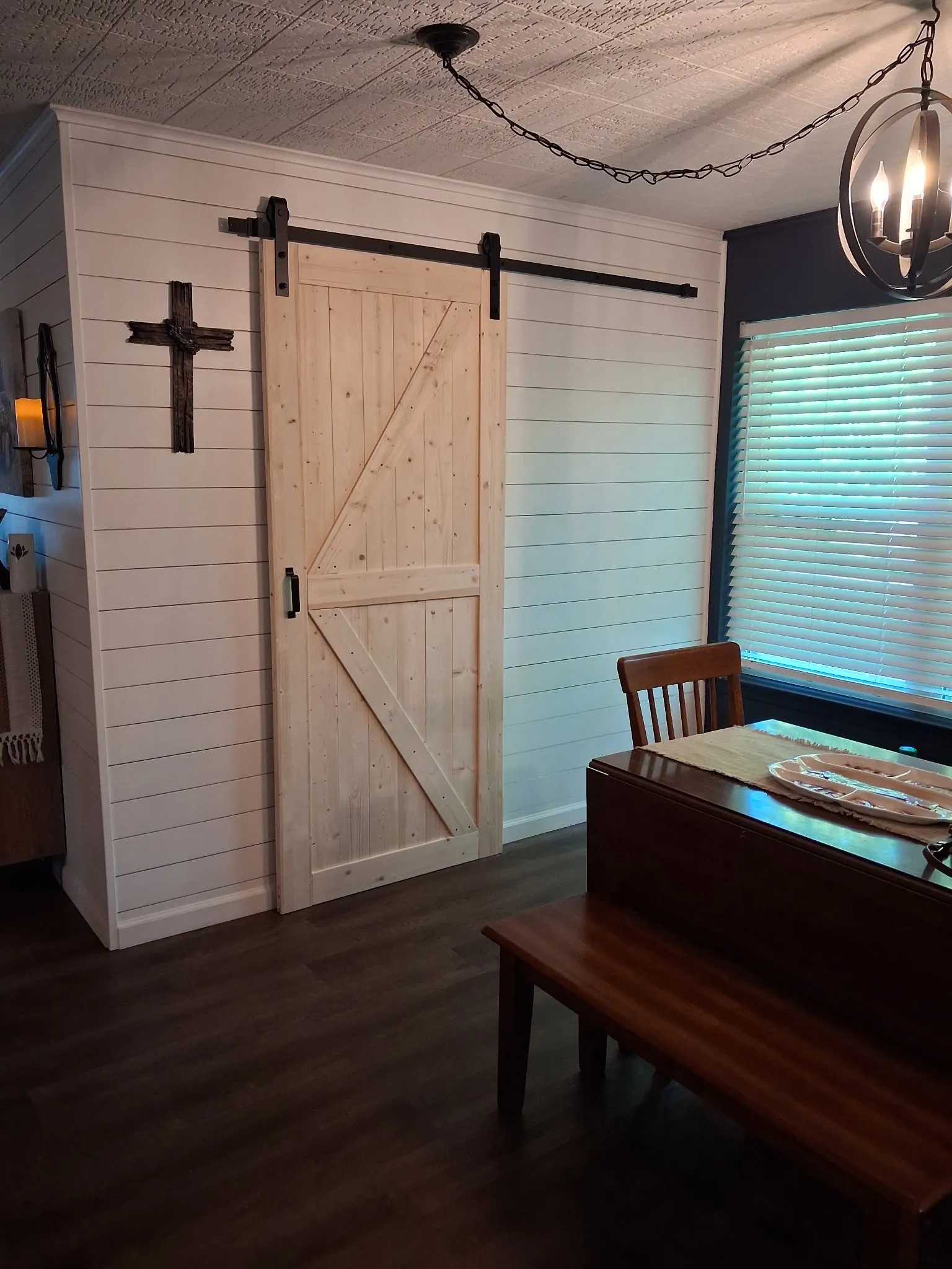 Single Family Residence For Sale in Johnson County , 107 Woodard Avenue, Cleburne, Texas 76033, 2 Bedroom, 1 Bathroom, 2 Garage spaces, 1,164 Sqft, built in 1960, mls#21258702, Real Estate Agent in Cleburne, Homes For Sale in Johnson county, Homes For Sale in Cleburne, Realtor in Cleburne Texas, Real Estate Brokerage Independent Realty Texas, Luminita Cordes Realtor