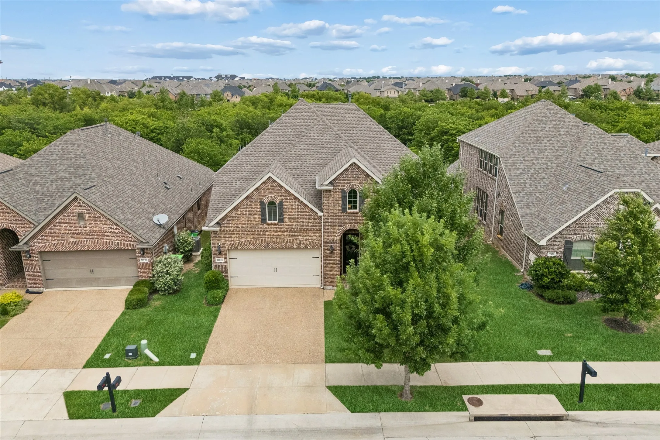 Single Family Residence For Sale in Denton County , 16013 Gladewater Terrace, Prosper, Texas 75078, 4 Bedroom, 4 Bathroom, 2 Garage spaces, 3,261 Sqft, built in 2018, mls#21259637, Real Estate Agent in Prosper, Homes For Sale in Denton county, Homes For Sale in Prosper, Realtor in Prosper Texas, Real Estate Brokerage Independent Realty Texas, Luminita Cordes Realtor
