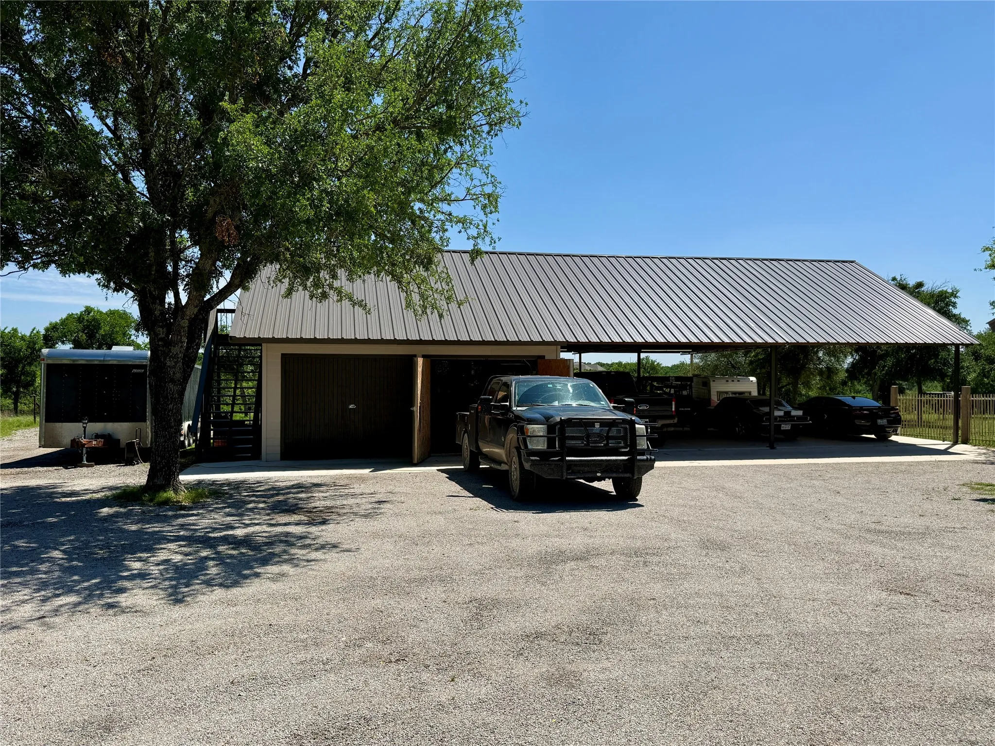 Single Family Residence For Sale in Brown County , 2007 Deepwater Road, Brownwood, Texas 76801, 3 Bedroom, 2 Bathroom, 2 Garage spaces, 2,450 Sqft, built in 1997, Price $1,599,900, mls#21259591, Real Estate Agent in Brownwood, Homes For Sale in Brown county, Homes For Sale in Brownwood, Realtor in Brownwood Texas, Real Estate Brokerage Independent Realty Texas, Luminita Cordes Realtor