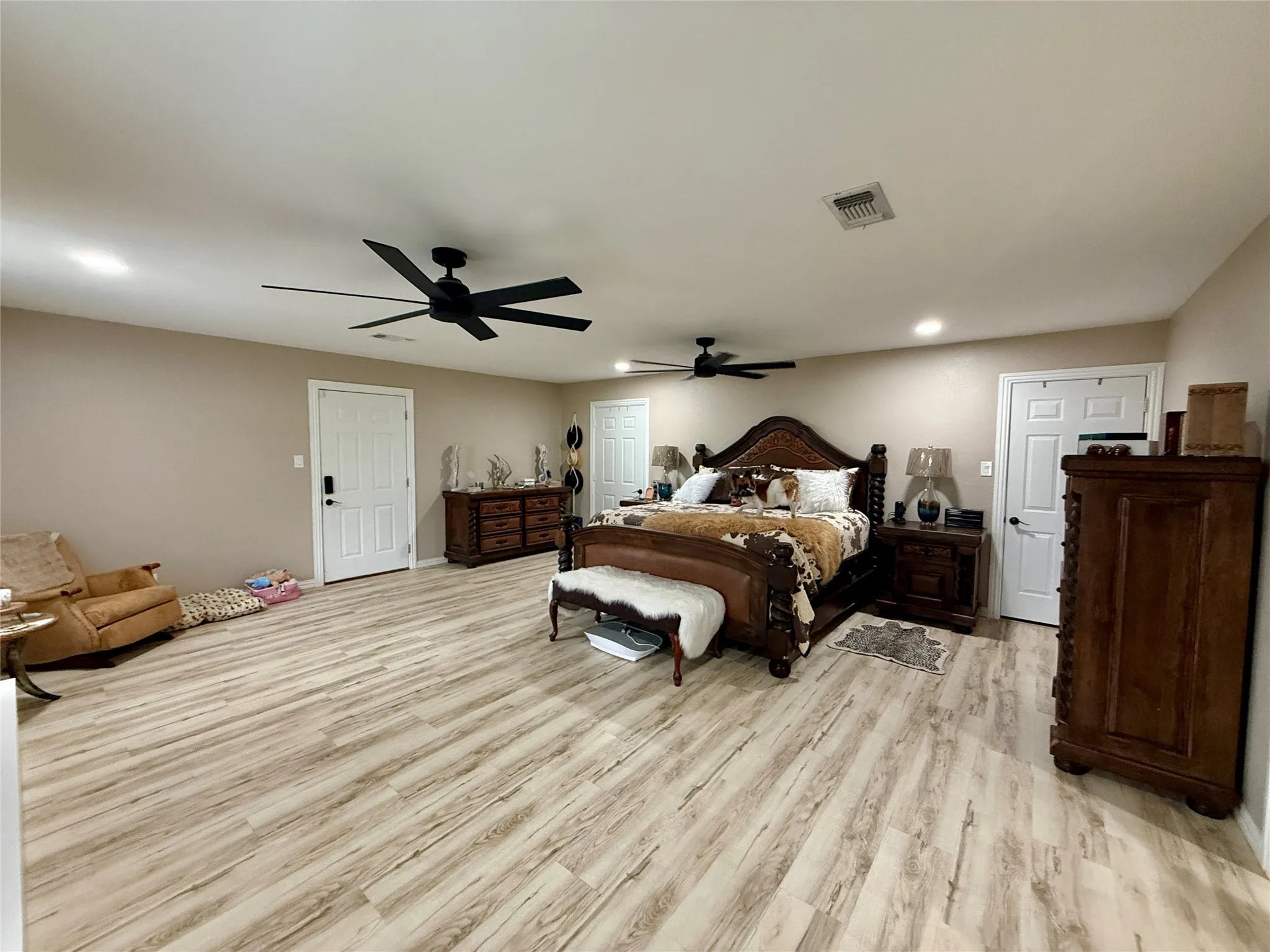 Single Family Residence For Sale in Brown County , 2007 Deepwater Road, Brownwood, Texas 76801, 3 Bedroom, 2 Bathroom, 2 Garage spaces, 2,450 Sqft, built in 1997, Price $1,599,900, mls#21259591, Real Estate Agent in Brownwood, Homes For Sale in Brown county, Homes For Sale in Brownwood, Realtor in Brownwood Texas, Real Estate Brokerage Independent Realty Texas, Luminita Cordes Realtor