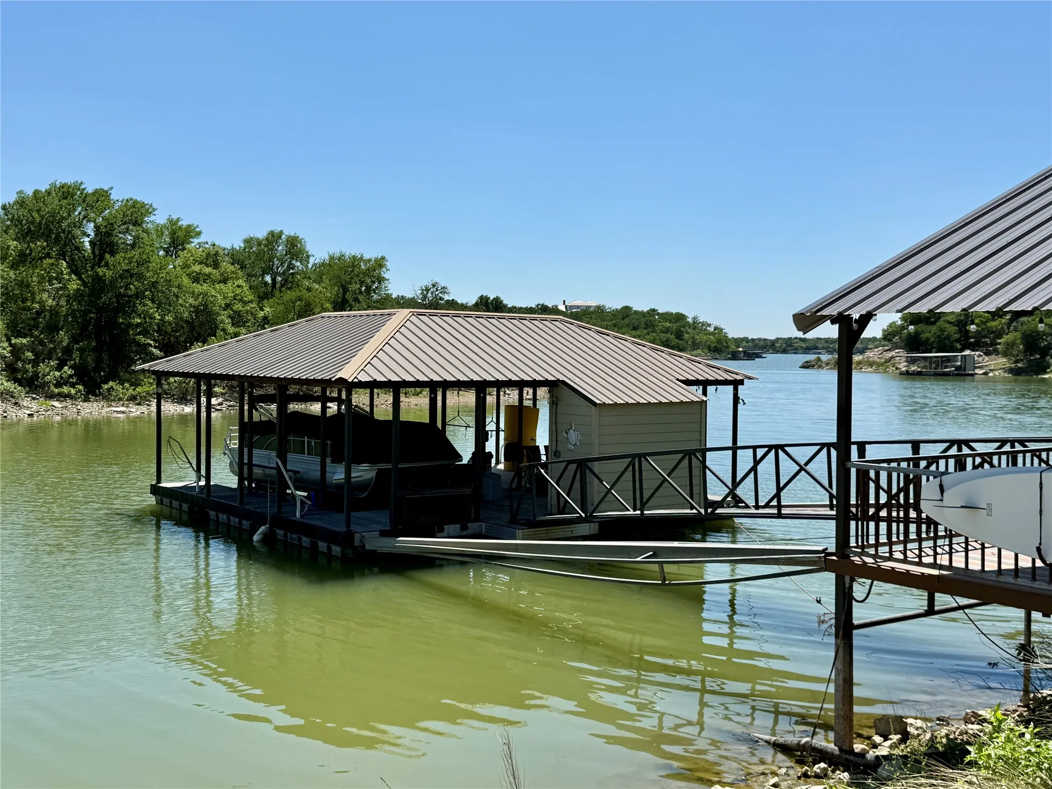 Single Family Residence For Sale in Brown County , 2007 Deepwater Road, Brownwood, Texas 76801, 3 Bedroom, 2 Bathroom, 2 Garage spaces, 2,450 Sqft, built in 1997, Price $1,599,900, mls#21259591, Real Estate Agent in Brownwood, Homes For Sale in Brown county, Homes For Sale in Brownwood, Realtor in Brownwood Texas, Real Estate Brokerage Independent Realty Texas, Luminita Cordes Realtor