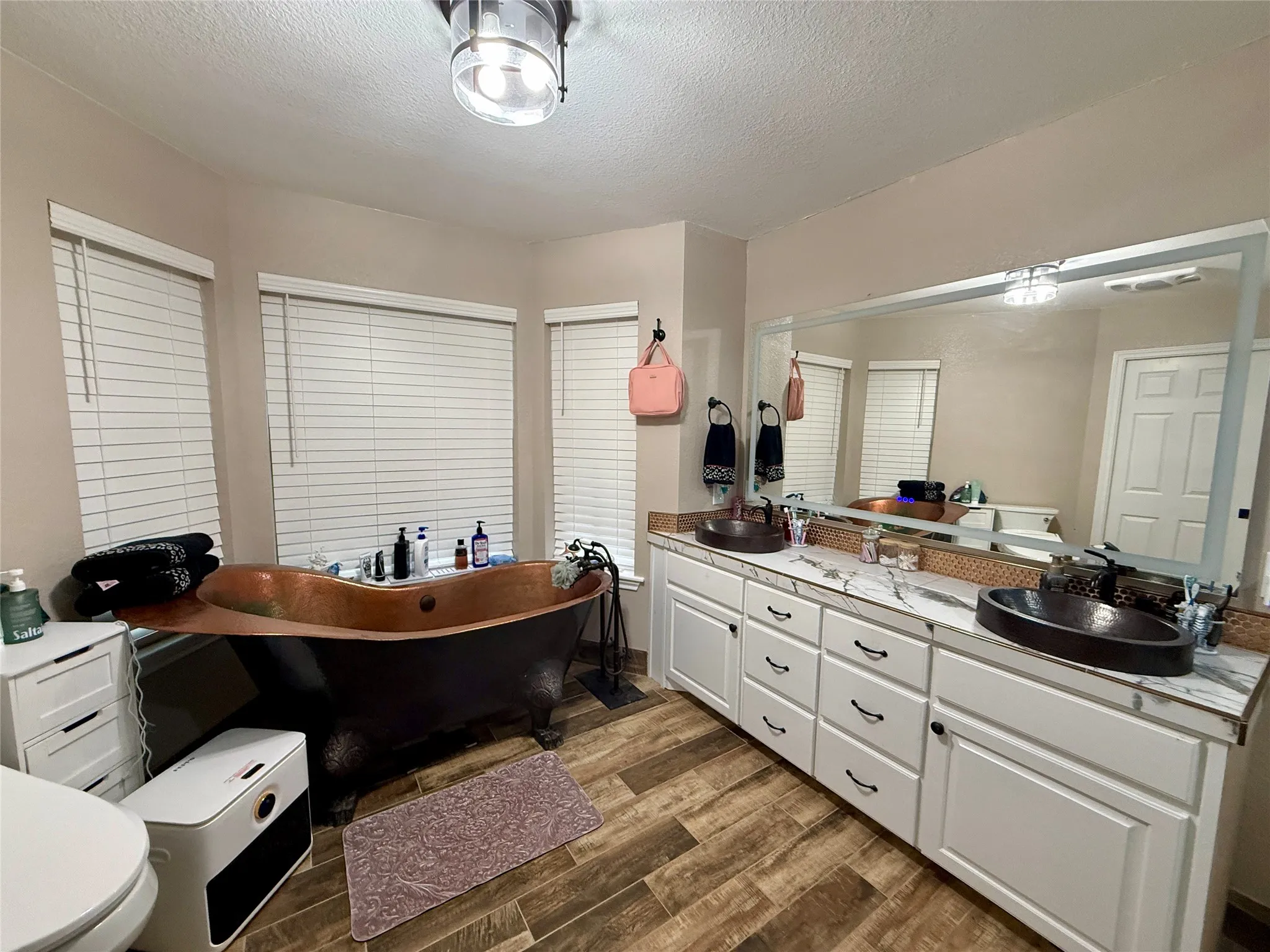 Single Family Residence For Sale in Brown County , 2007 Deepwater Road, Brownwood, Texas 76801, 3 Bedroom, 2 Bathroom, 2 Garage spaces, 2,450 Sqft, built in 1997, Price $1,599,900, mls#21259591, Real Estate Agent in Brownwood, Homes For Sale in Brown county, Homes For Sale in Brownwood, Realtor in Brownwood Texas, Real Estate Brokerage Independent Realty Texas, Luminita Cordes Realtor