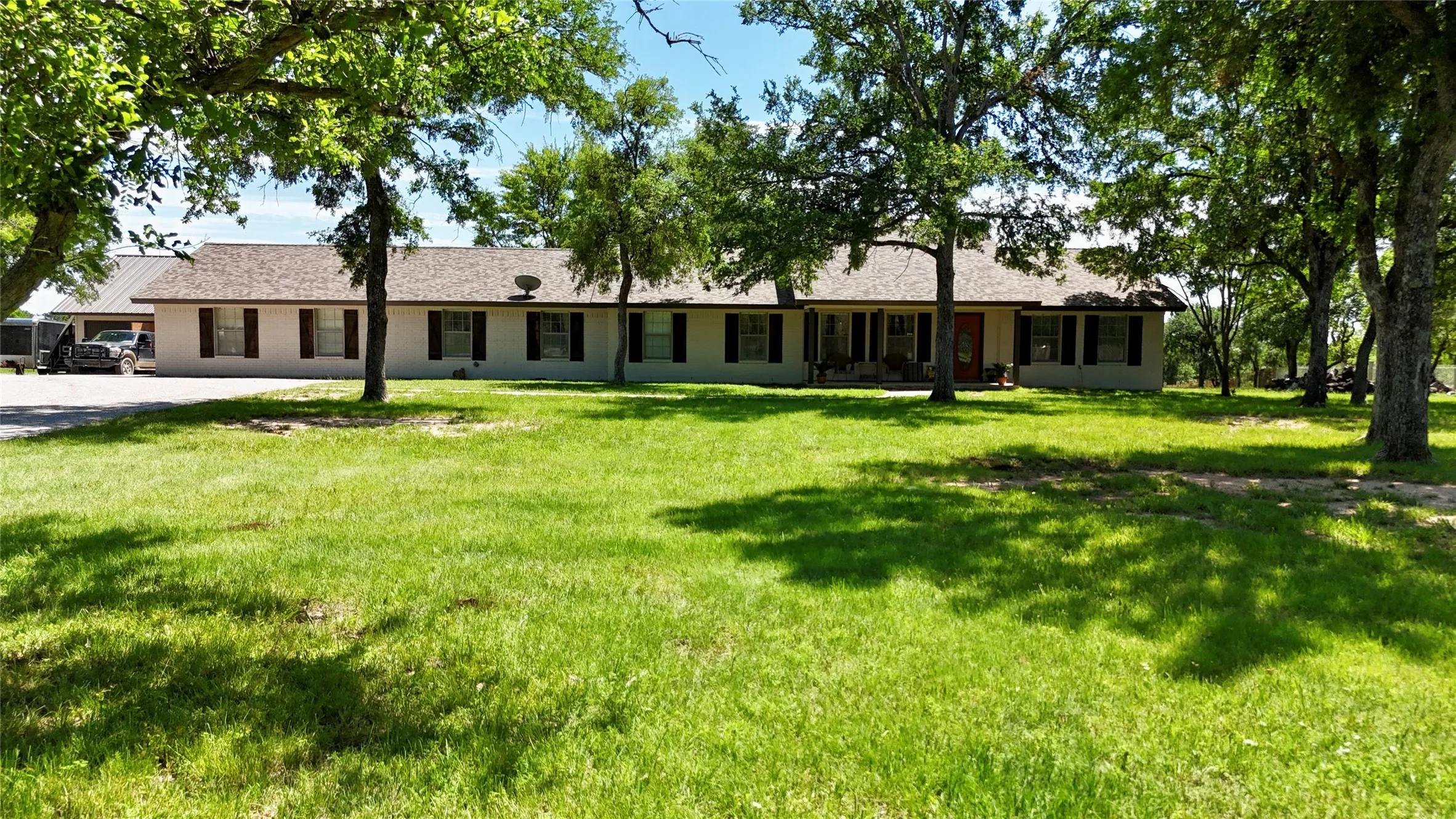 Single Family Residence For Sale in Brown County , 2007 Deepwater Road, Brownwood, Texas 76801, 3 Bedroom, 2 Bathroom, 2 Garage spaces, 2,450 Sqft, built in 1997, Price $1,599,900, mls#21259591, Real Estate Agent in Brownwood, Homes For Sale in Brown county, Homes For Sale in Brownwood, Realtor in Brownwood Texas, Real Estate Brokerage Independent Realty Texas, Luminita Cordes Realtor