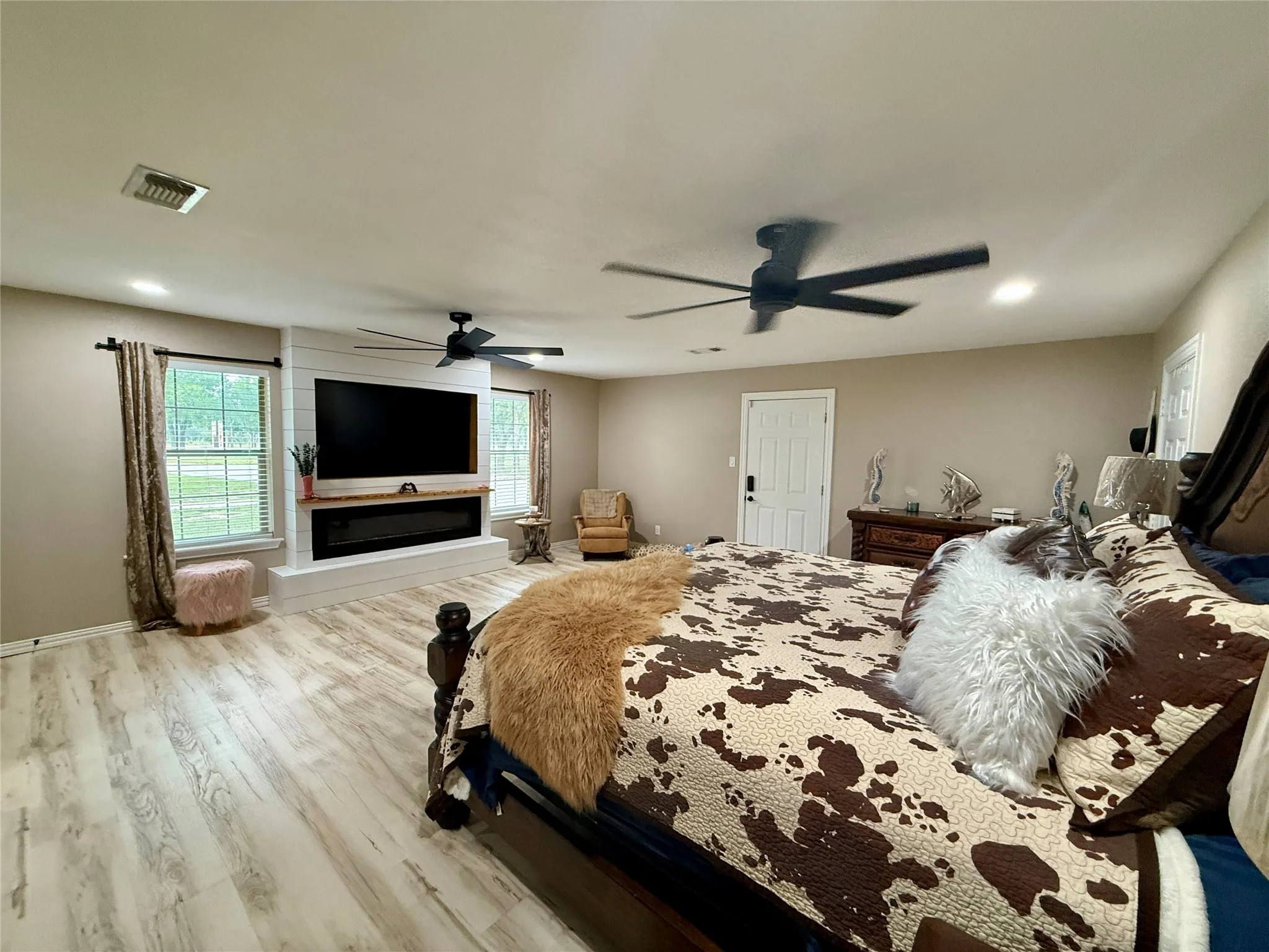 Single Family Residence For Sale in Brown County , 2007 Deepwater Road, Brownwood, Texas 76801, 3 Bedroom, 2 Bathroom, 2 Garage spaces, 2,450 Sqft, built in 1997, Price $1,599,900, mls#21259591, Real Estate Agent in Brownwood, Homes For Sale in Brown county, Homes For Sale in Brownwood, Realtor in Brownwood Texas, Real Estate Brokerage Independent Realty Texas, Luminita Cordes Realtor