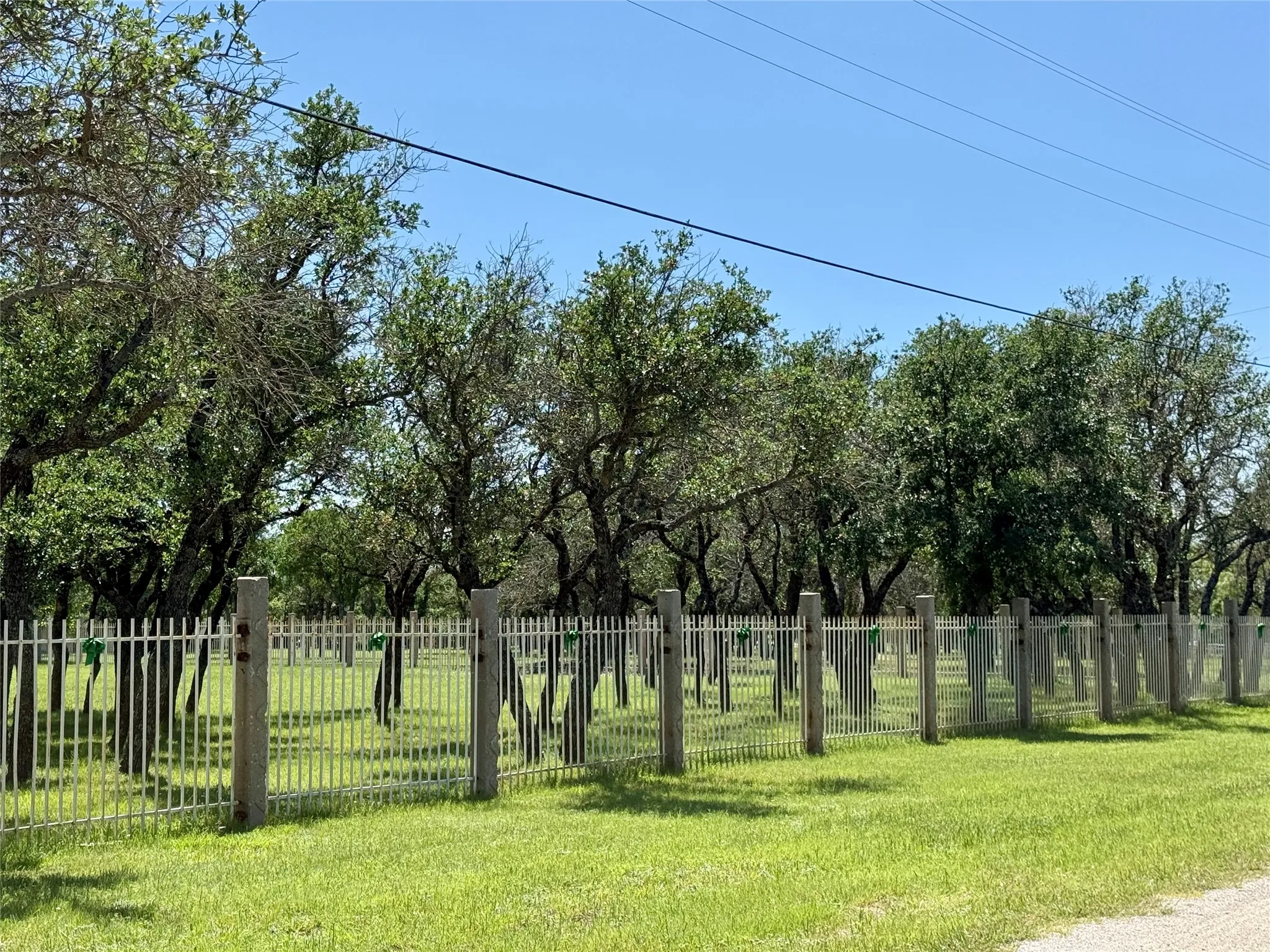 Single Family Residence For Sale in Brown County , 2007 Deepwater Road, Brownwood, Texas 76801, 3 Bedroom, 2 Bathroom, 2 Garage spaces, 2,450 Sqft, built in 1997, Price $1,599,900, mls#21259591, Real Estate Agent in Brownwood, Homes For Sale in Brown county, Homes For Sale in Brownwood, Realtor in Brownwood Texas, Real Estate Brokerage Independent Realty Texas, Luminita Cordes Realtor