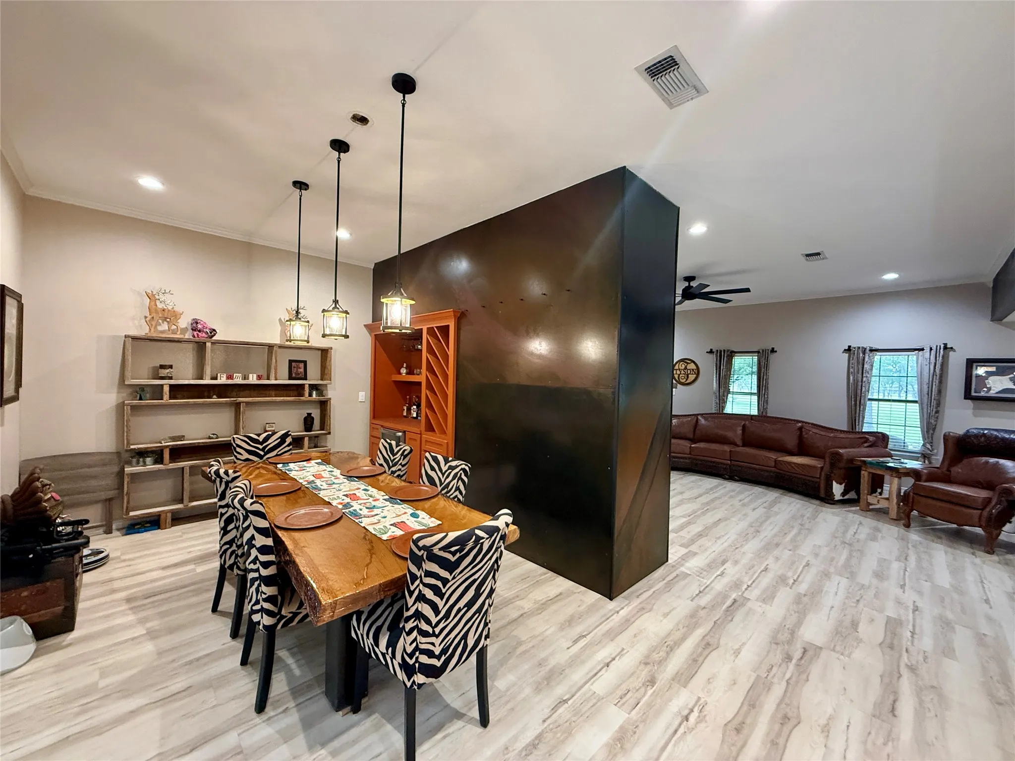 Single Family Residence For Sale in Brown County , 2007 Deepwater Road, Brownwood, Texas 76801, 3 Bedroom, 2 Bathroom, 2 Garage spaces, 2,450 Sqft, built in 1997, Price $1,599,900, mls#21259591, Real Estate Agent in Brownwood, Homes For Sale in Brown county, Homes For Sale in Brownwood, Realtor in Brownwood Texas, Real Estate Brokerage Independent Realty Texas, Luminita Cordes Realtor